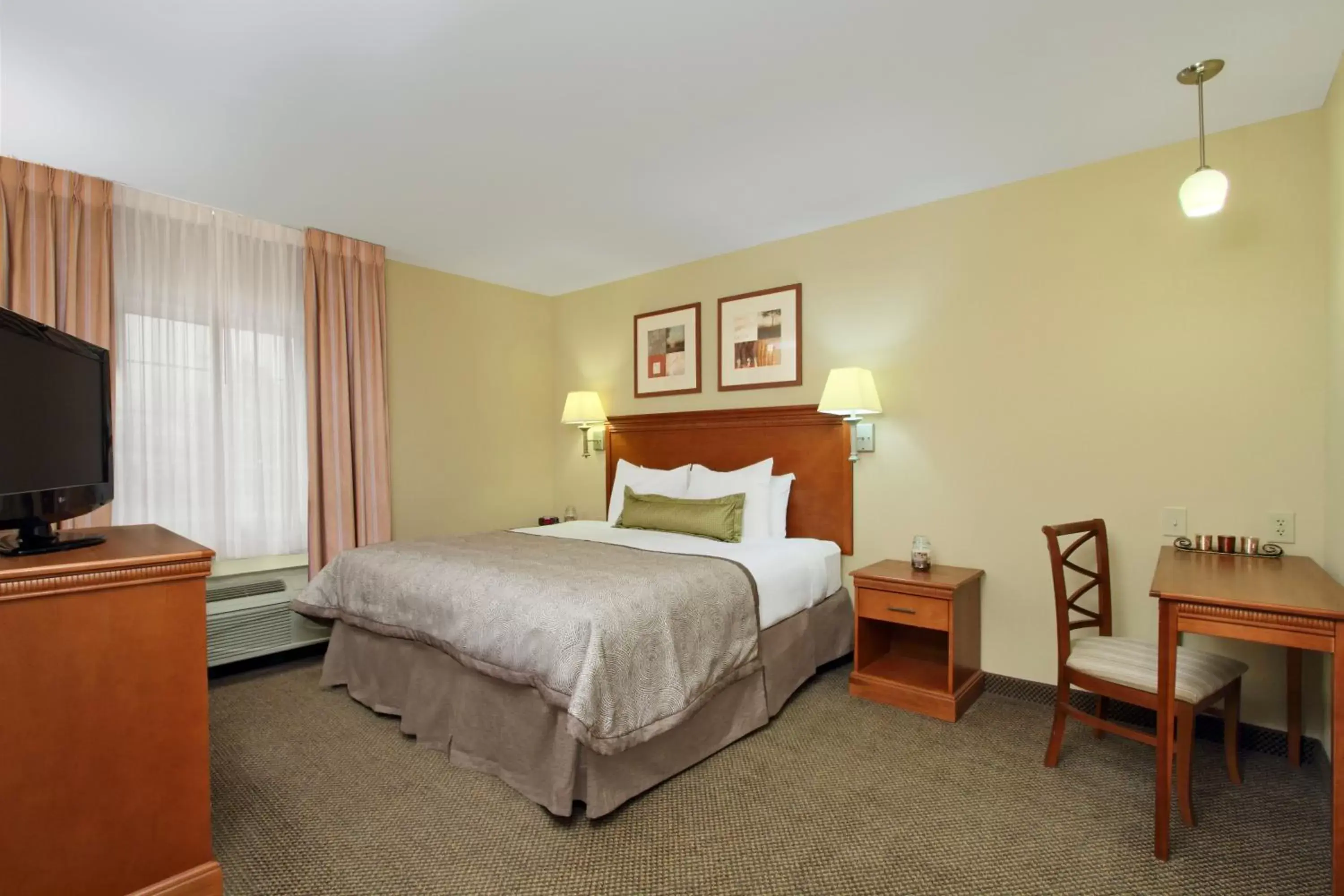 Photo of the whole room, Bed in Candlewood Suites Norfolk Airport, an IHG Hotel