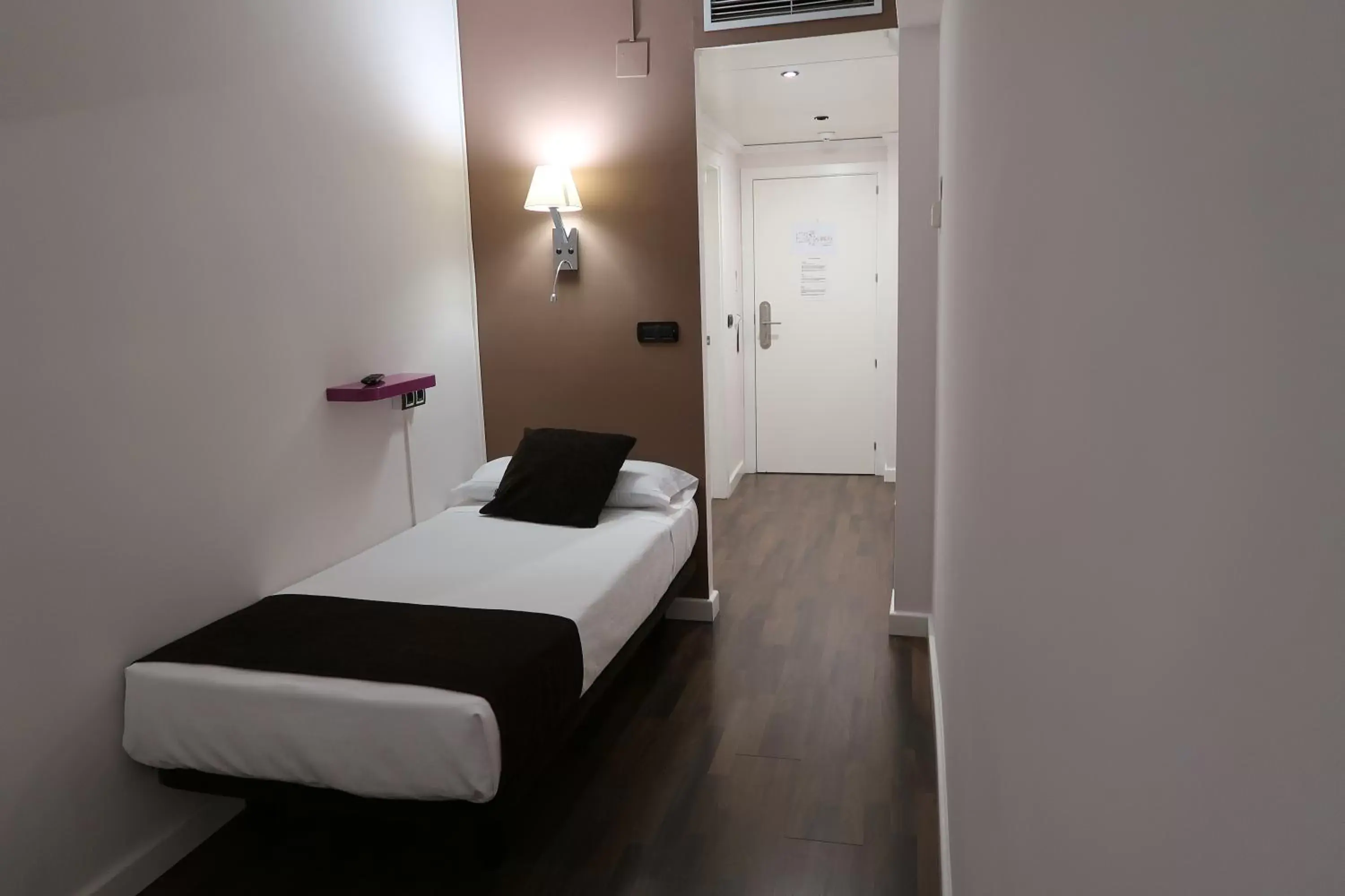 Bedroom, Bed in Hotel Teruel Plaza