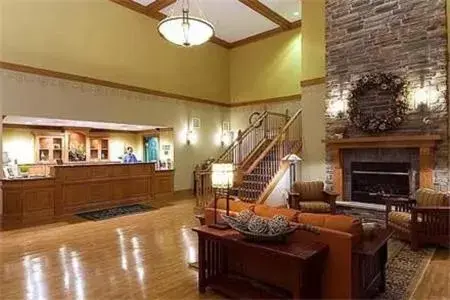 Lobby/Reception in Country Inn & Suites by Radisson, Sycamore, IL