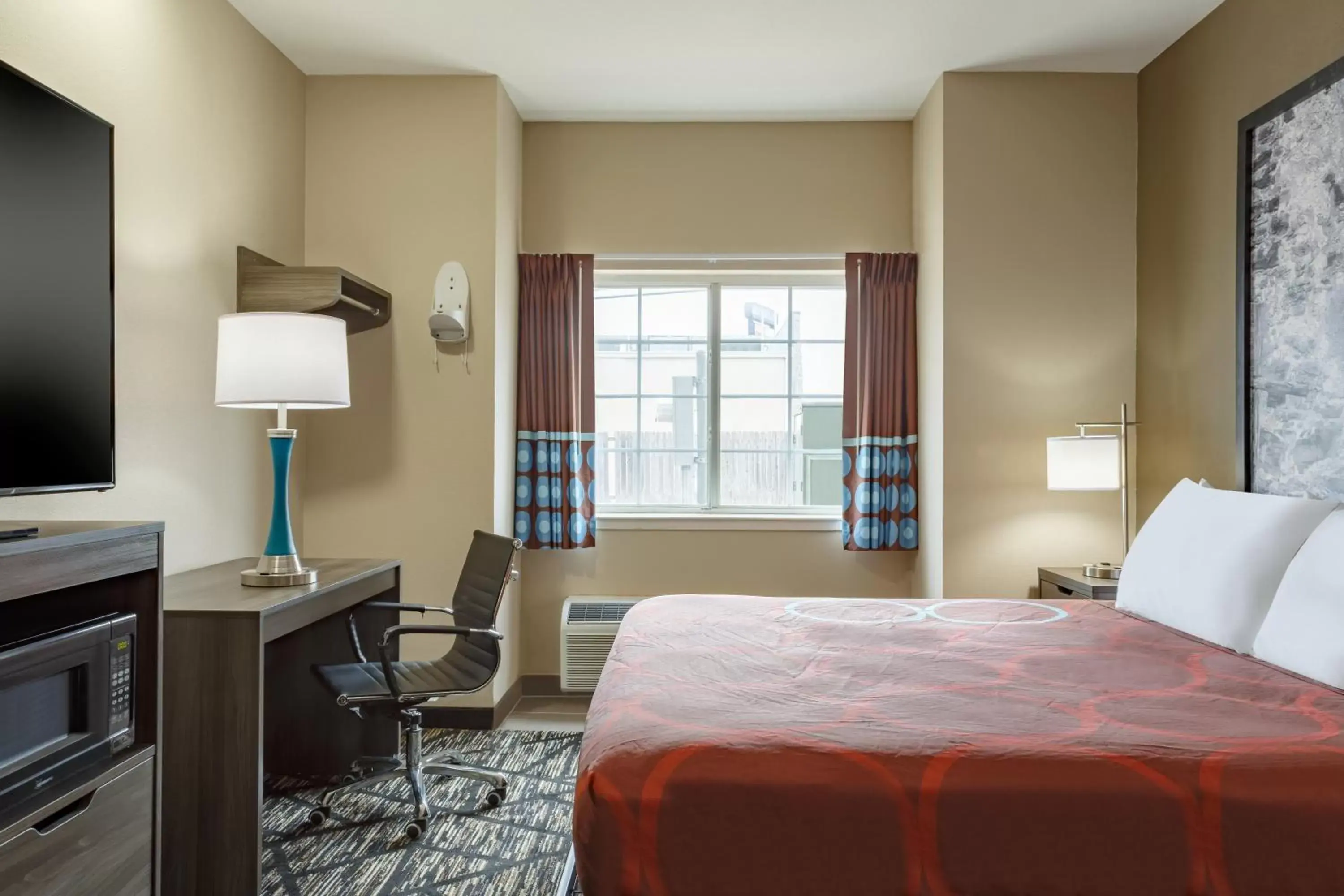 Bedroom, Bed in Super 8 by Wyndham San Antonio Airport North