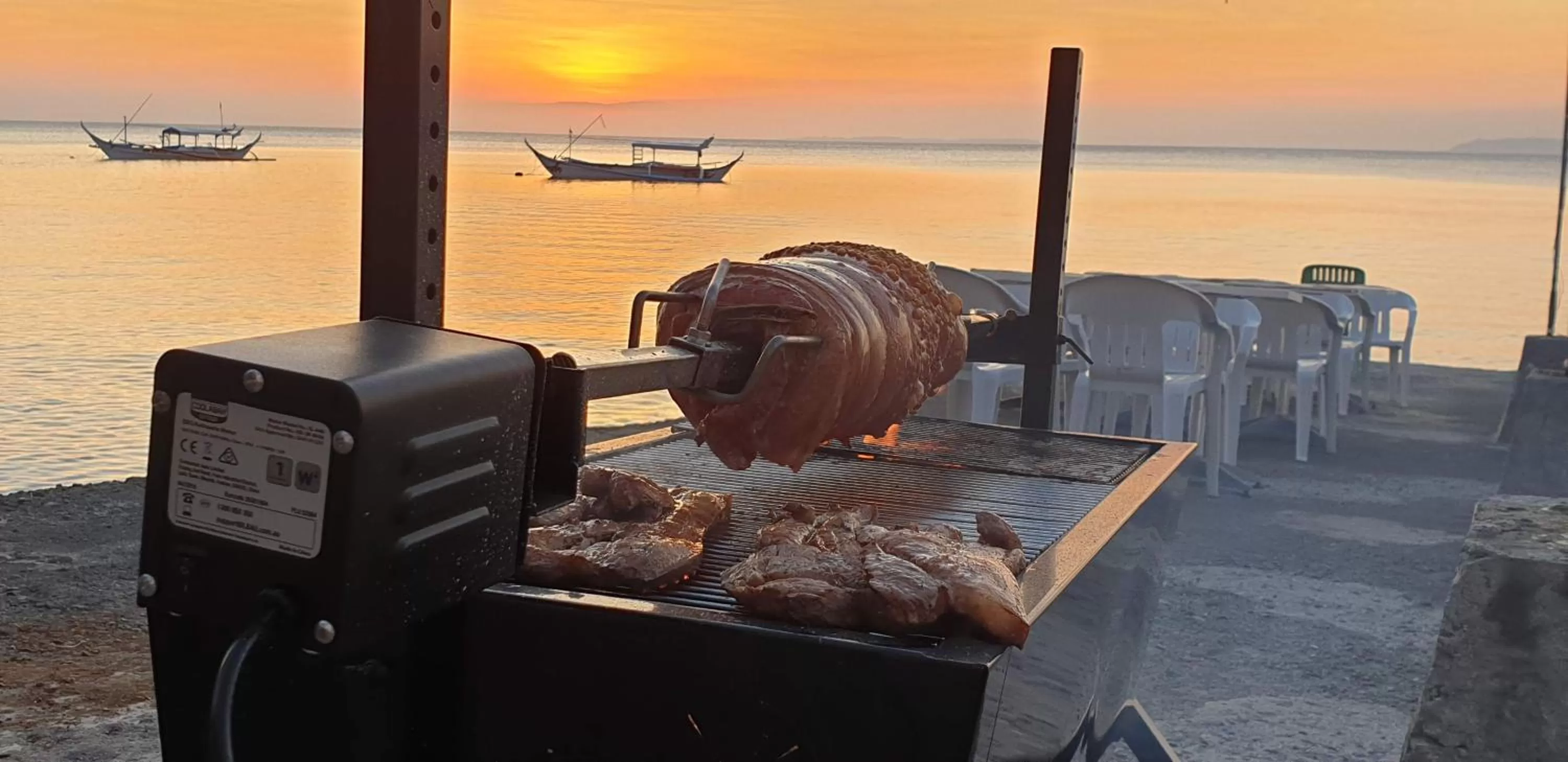 Restaurant/places to eat in Raya Del Sol Dive Resort