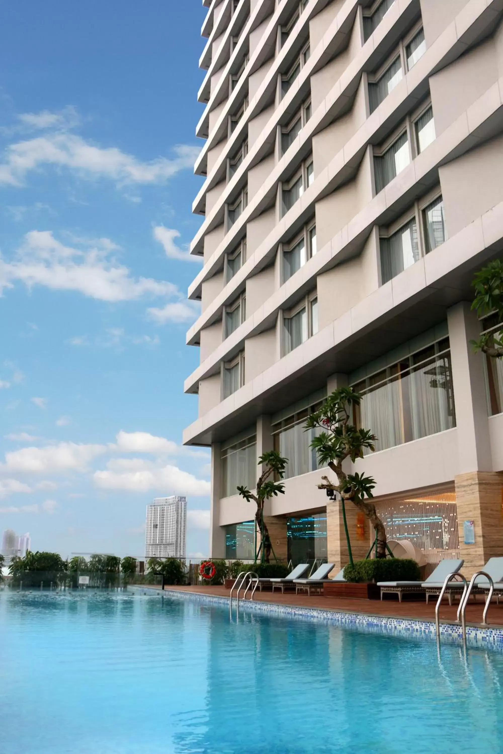 Swimming pool in Vasa Hotel Surabaya Swimming pool in Vasa Hotel Surabaya