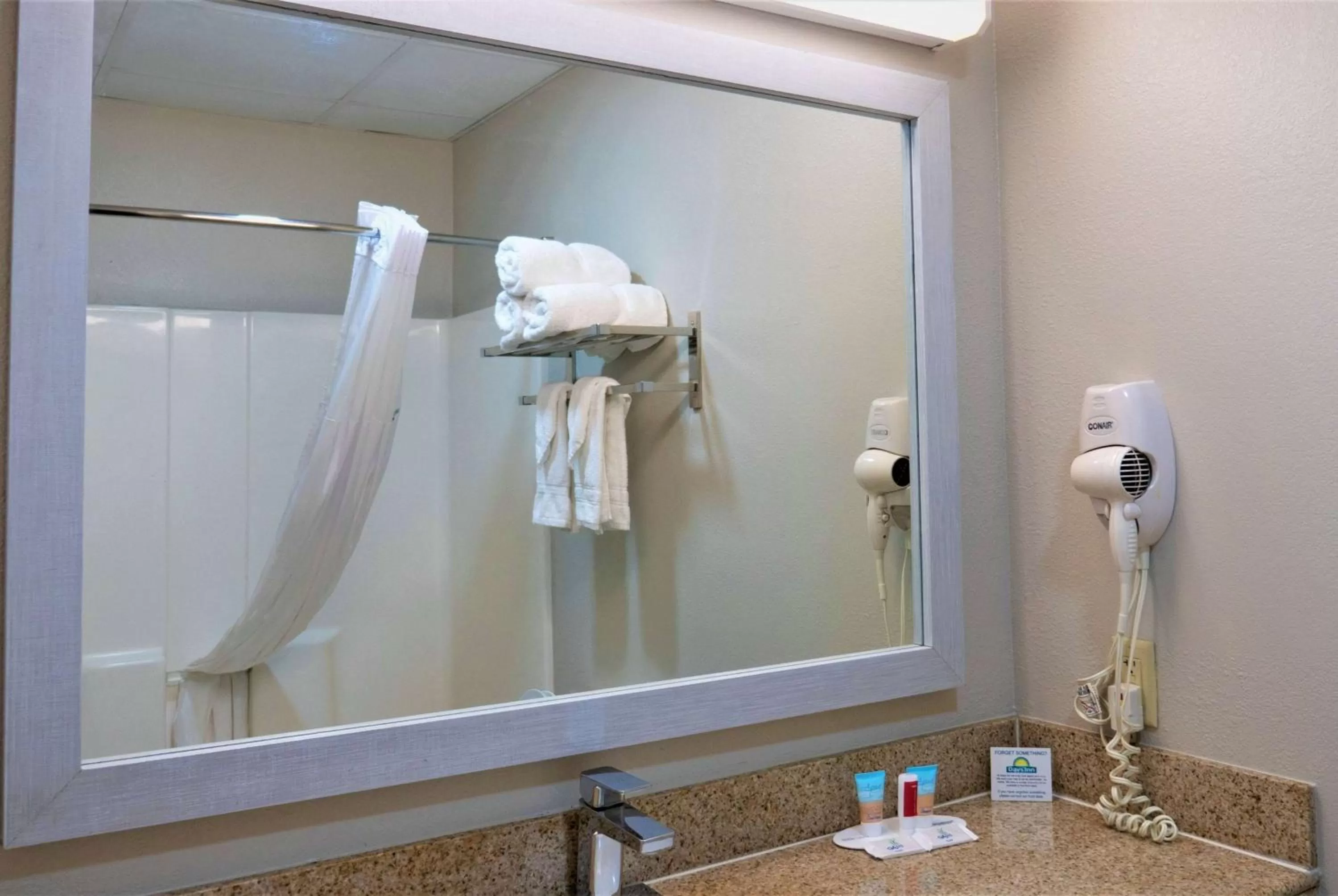 TV and multimedia in Days Inn & Suites by Wyndham Savannah North I-95