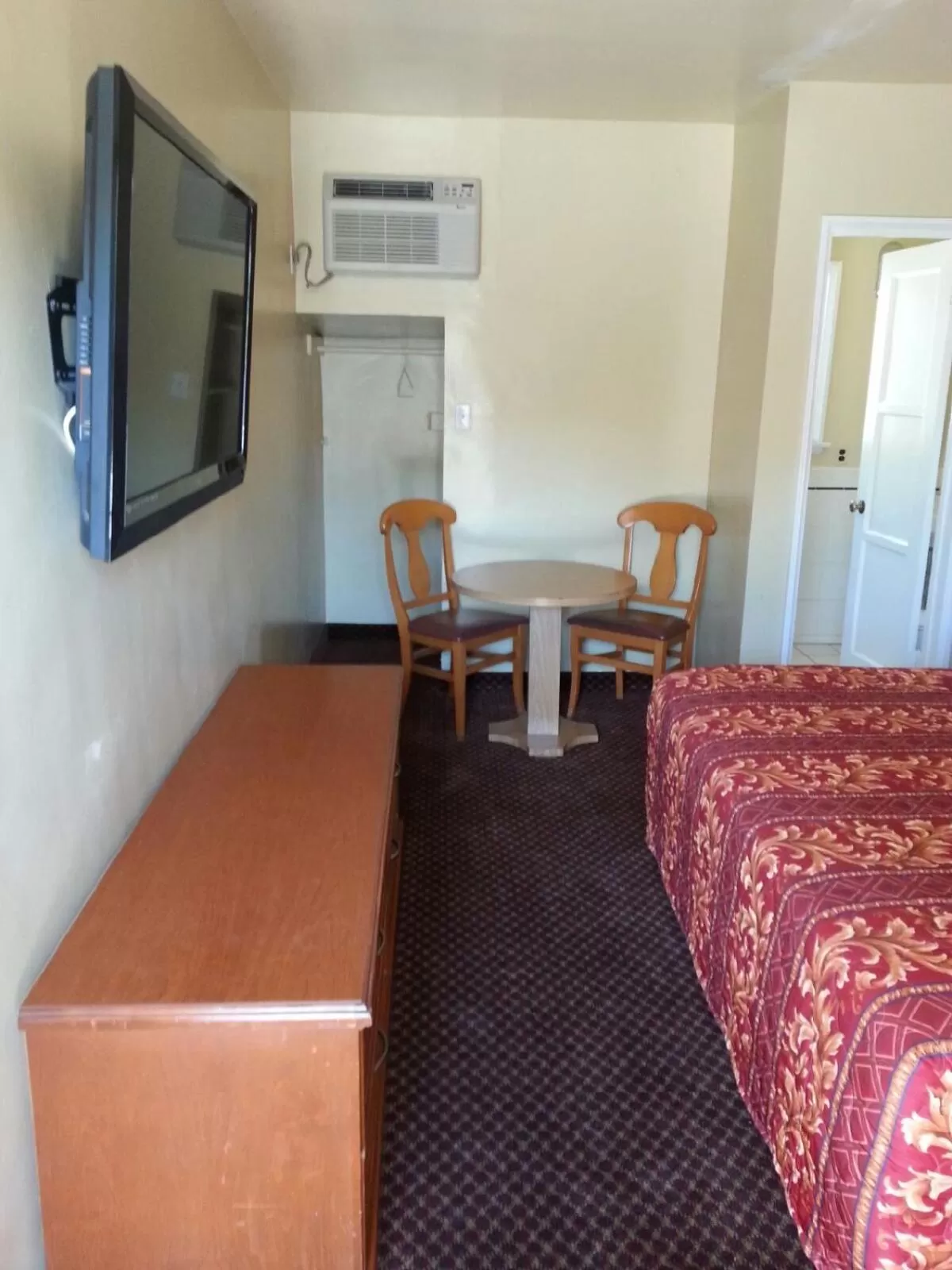 Decorative detail, TV/Entertainment Center in Mt. Gleason Motorlodge