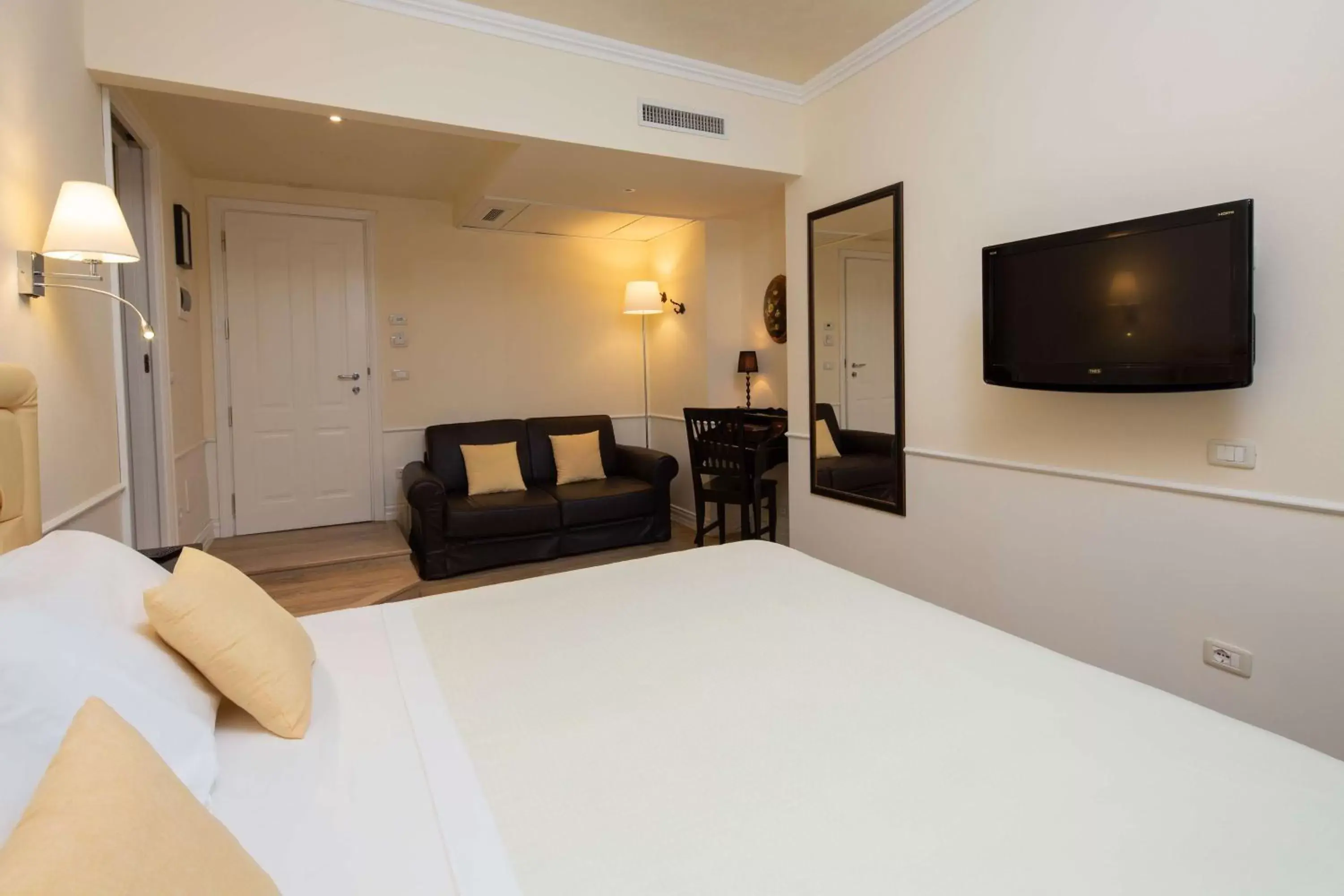 TV and multimedia, Bed in Hotel Patavium
