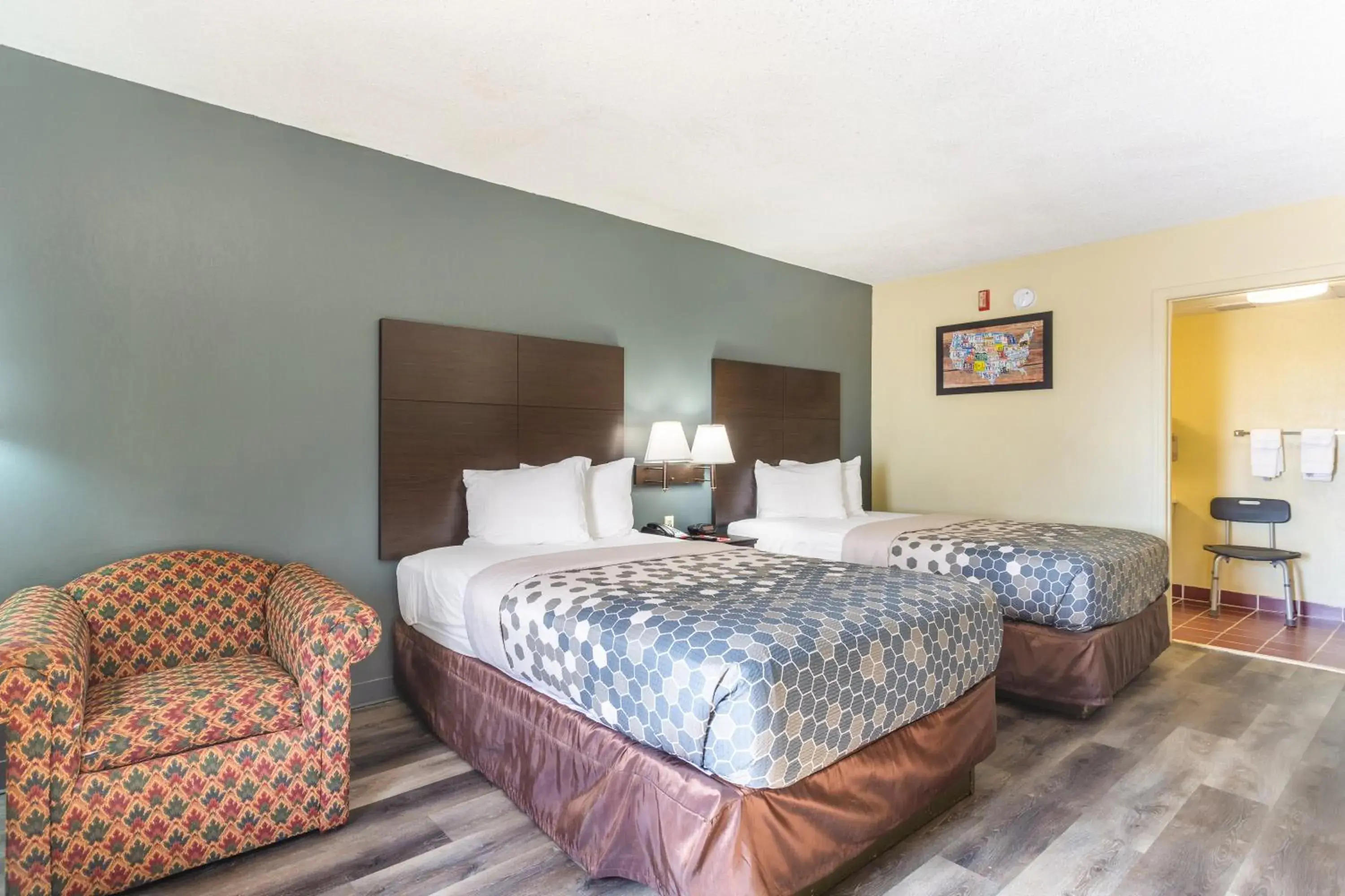Facility for disabled guests, Bed in Econo Lodge & Suites Clarksville