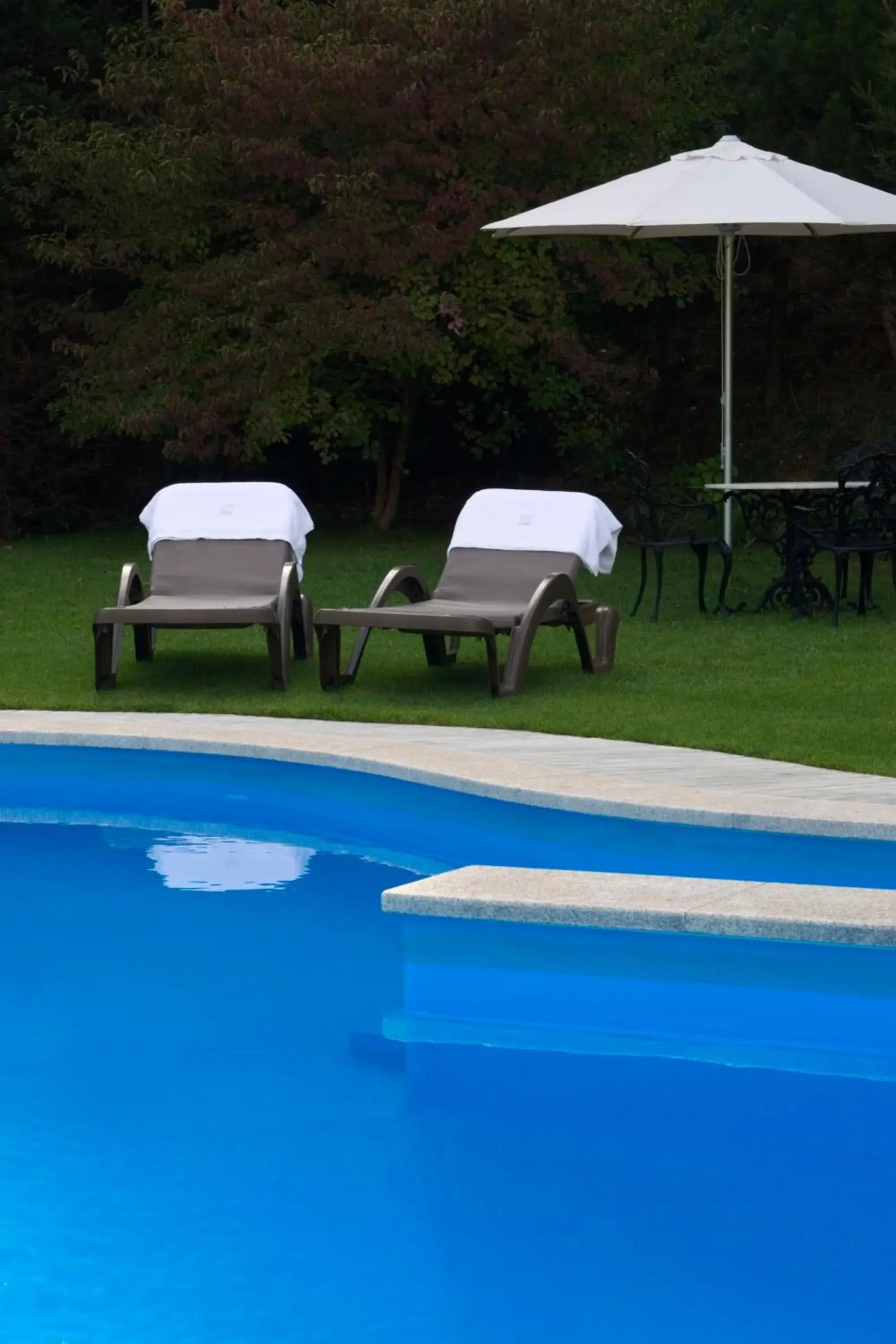 Garden, Swimming Pool in Abba Xalet Suites Hotel