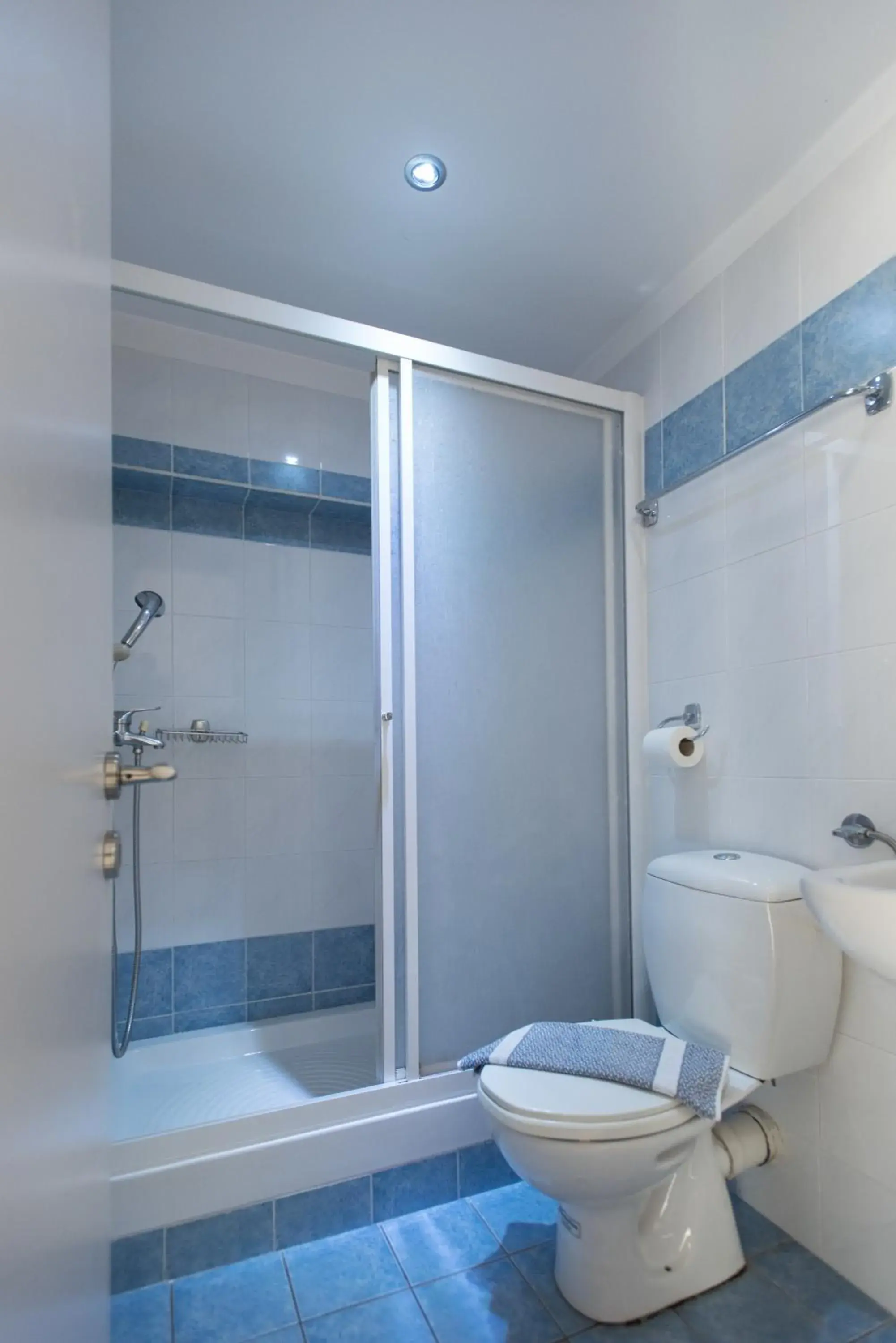 Bathroom in Epidavros Hotel