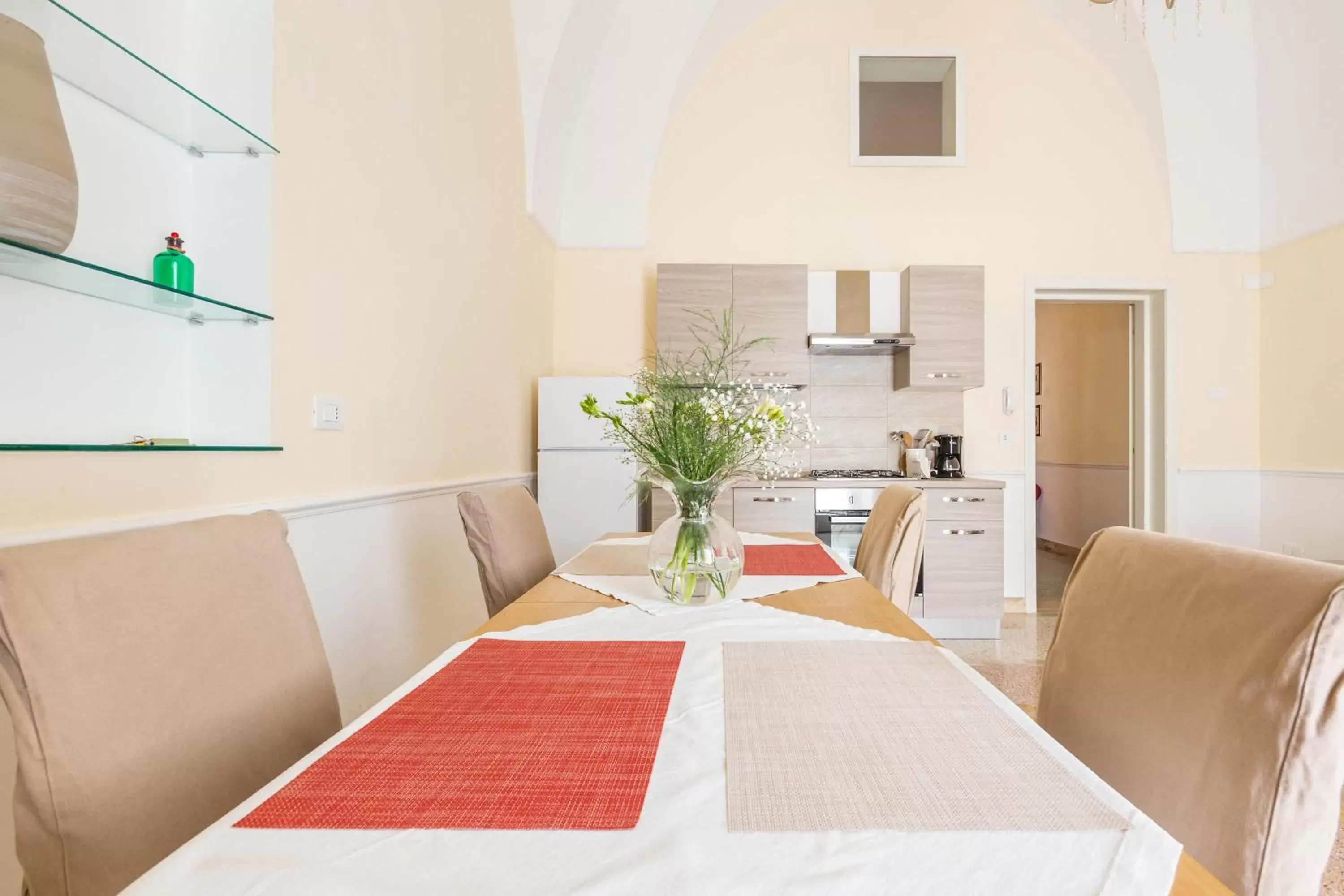 Kitchen or kitchenette, Dining Area in Dimora Le Tre Muse Guesthouse