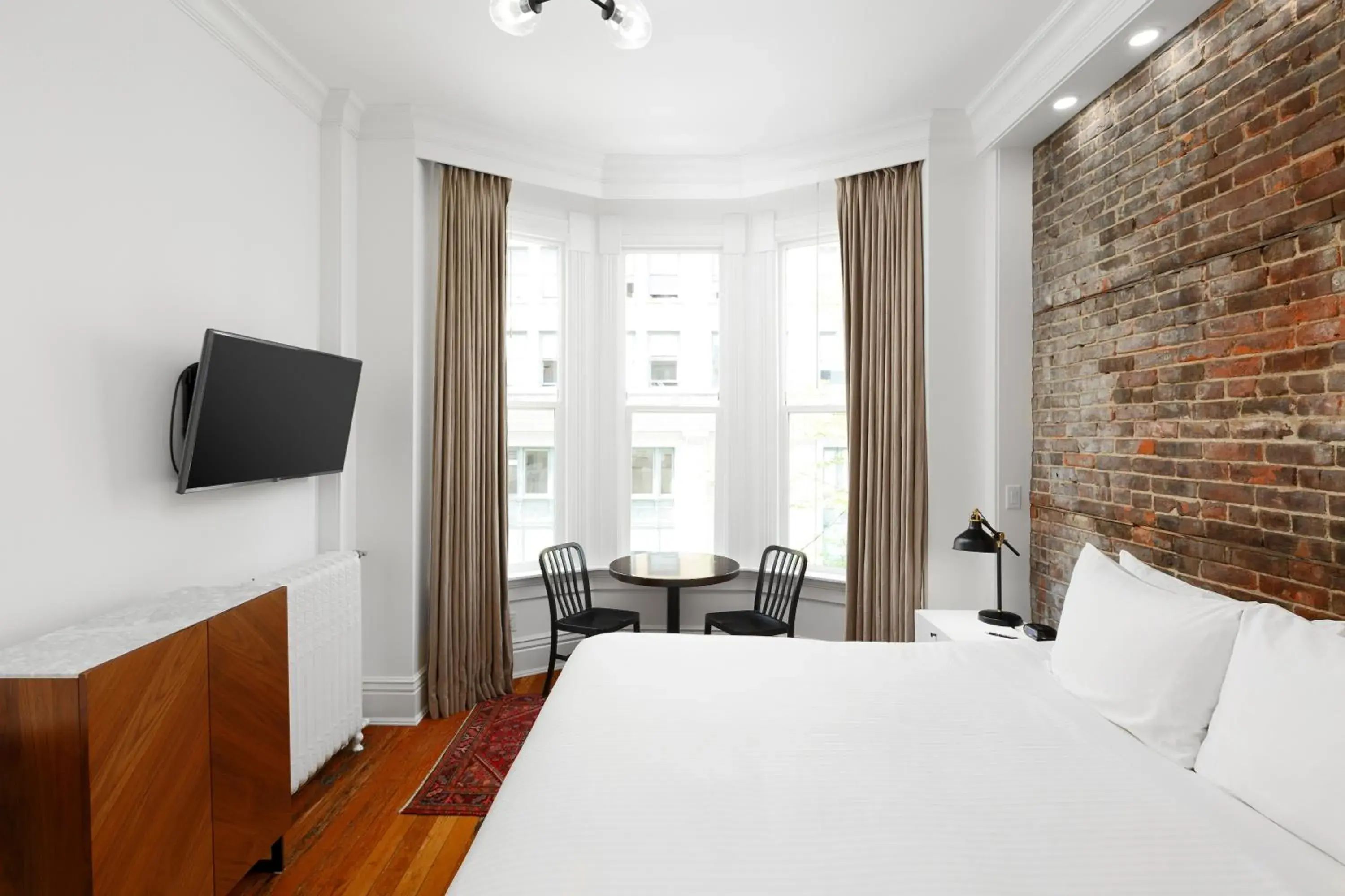 Bedroom, Bed in Victorian Hotel