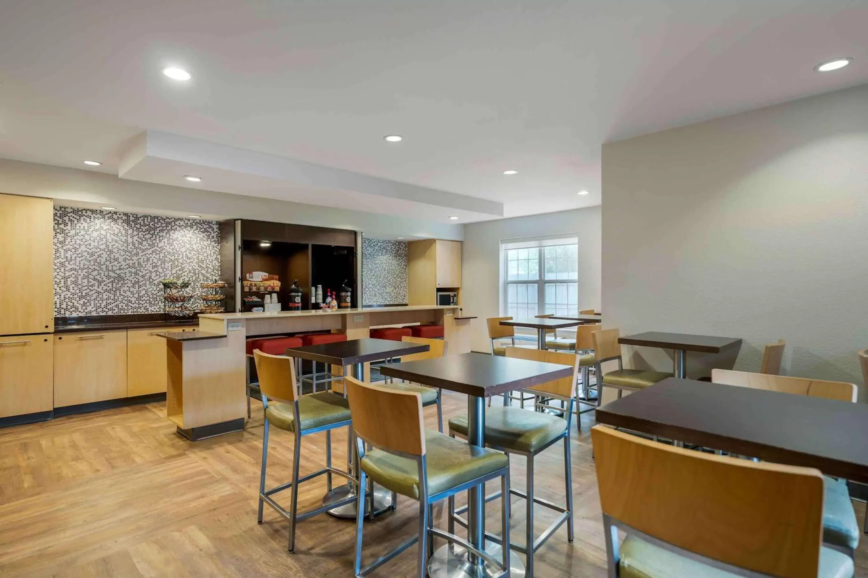 Restaurant/places to eat, Lounge/Bar in Extended Stay America Suites - Chicago - Elgin - West Dundee