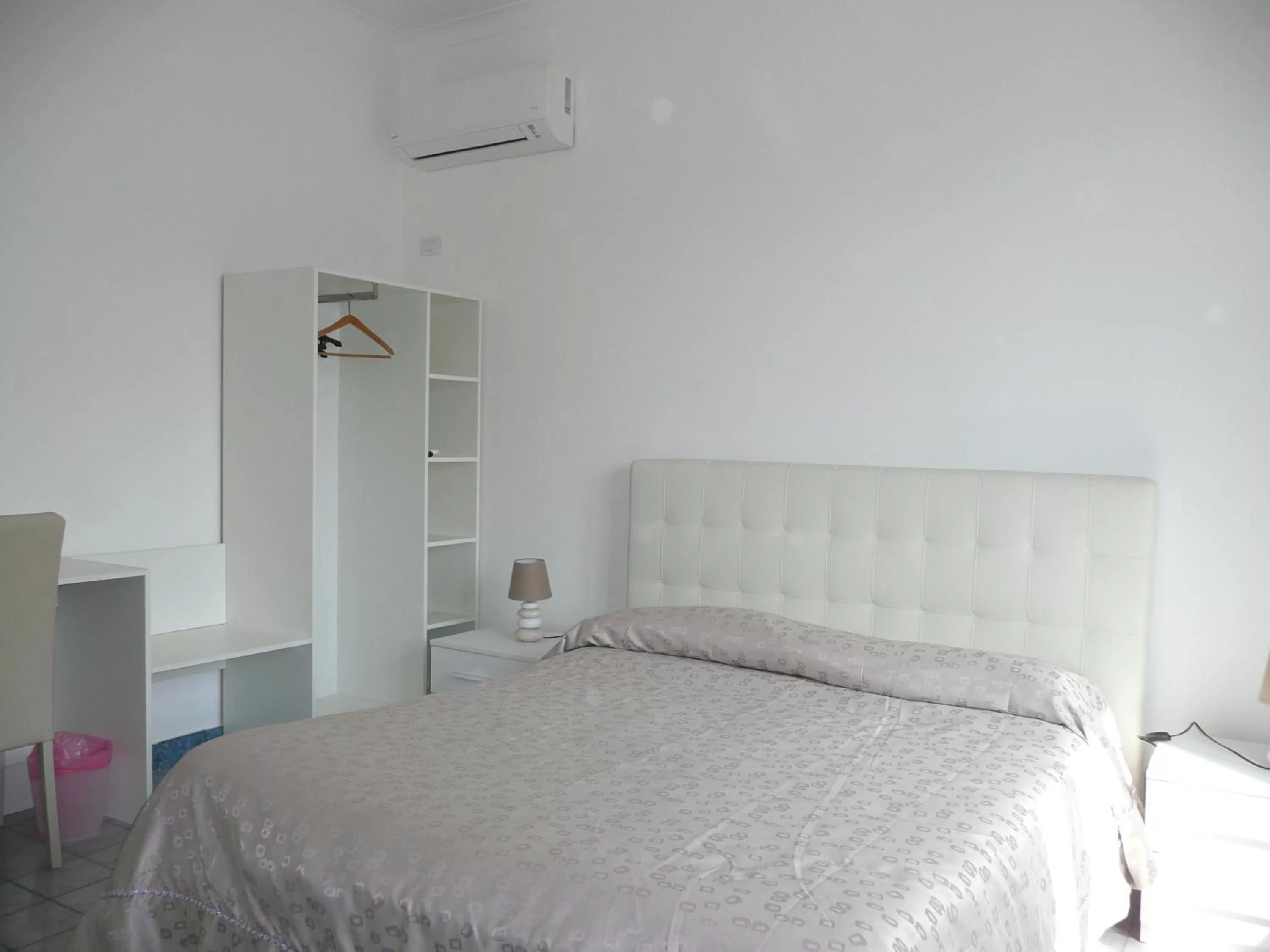 Bedroom, Bed in Garden House