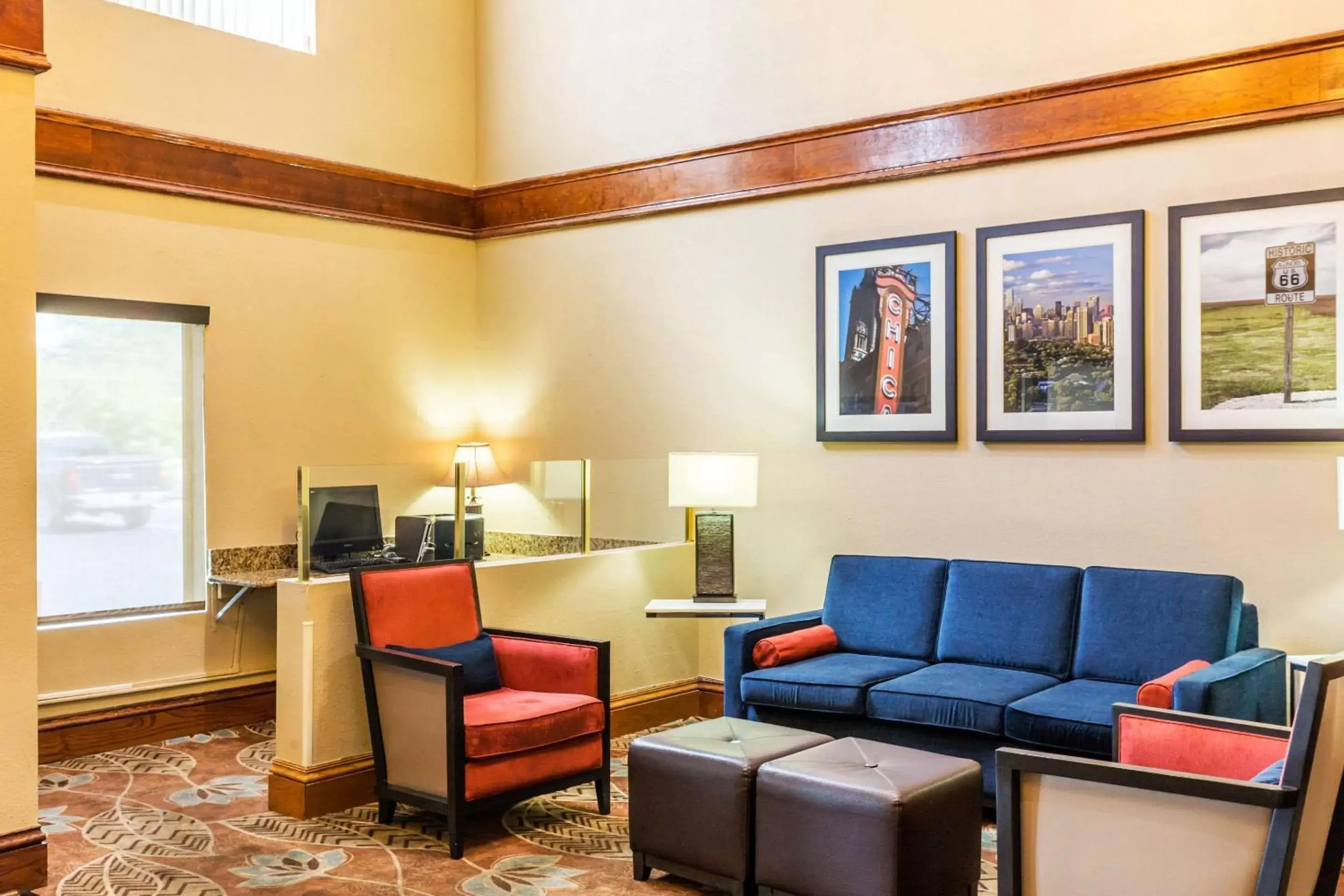 Lobby or reception, Seating Area in Comfort Suites near I-80 and I-94