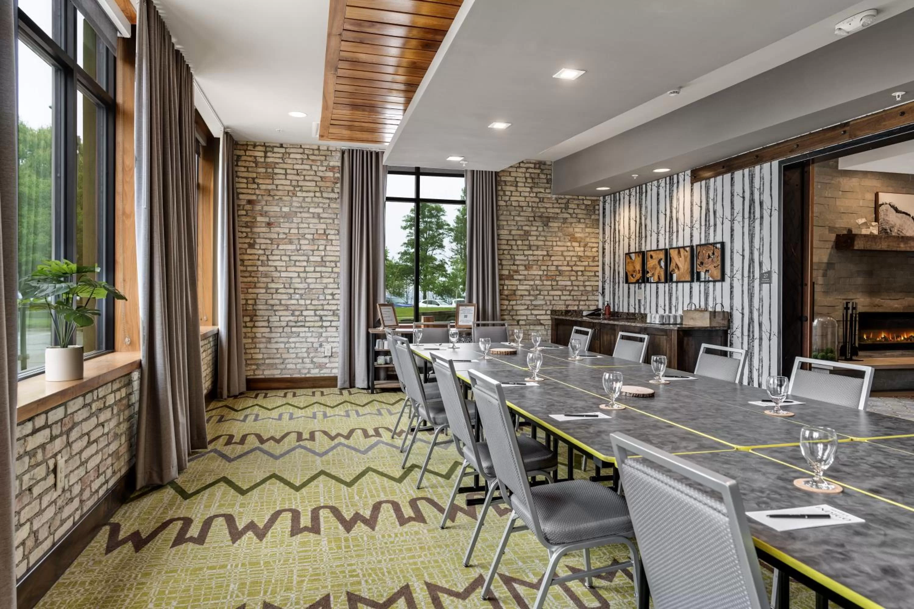 Meeting/conference room in Hotel Indigo Traverse City by IHG