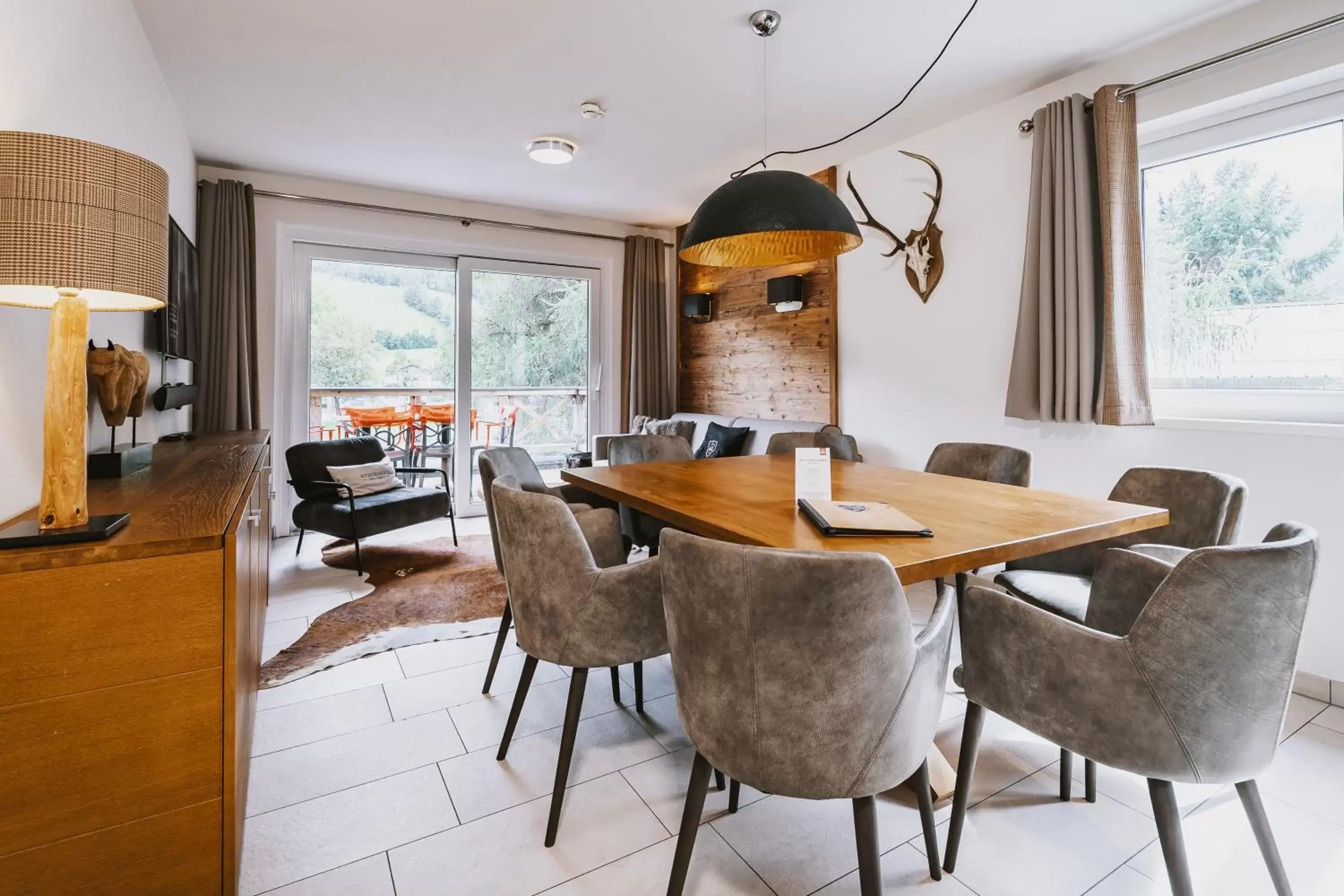 Living room, Dining Area in AvenidA Mountain Lodges Kaprun