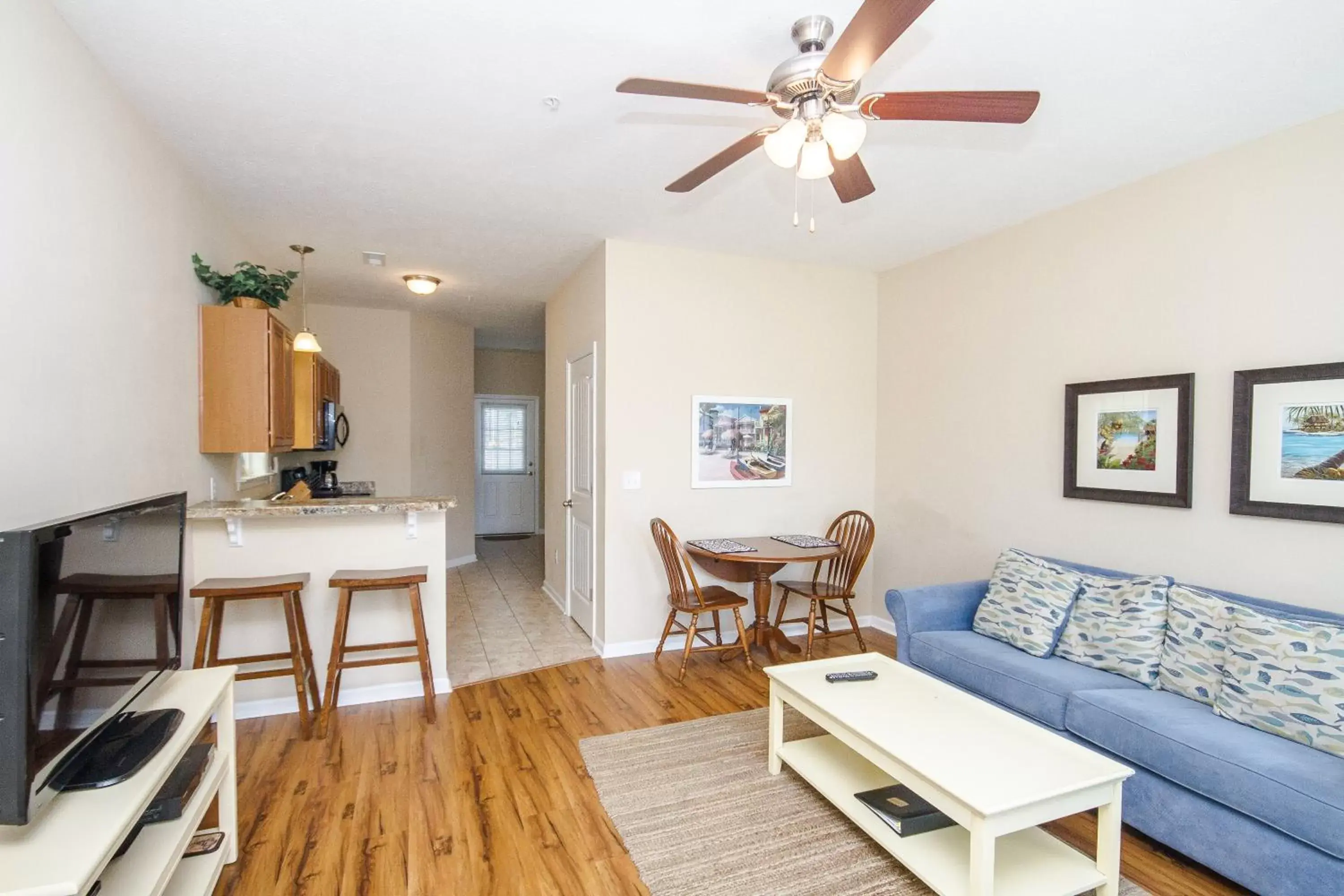 Living room, Seating Area in Beach Vacation Condos South