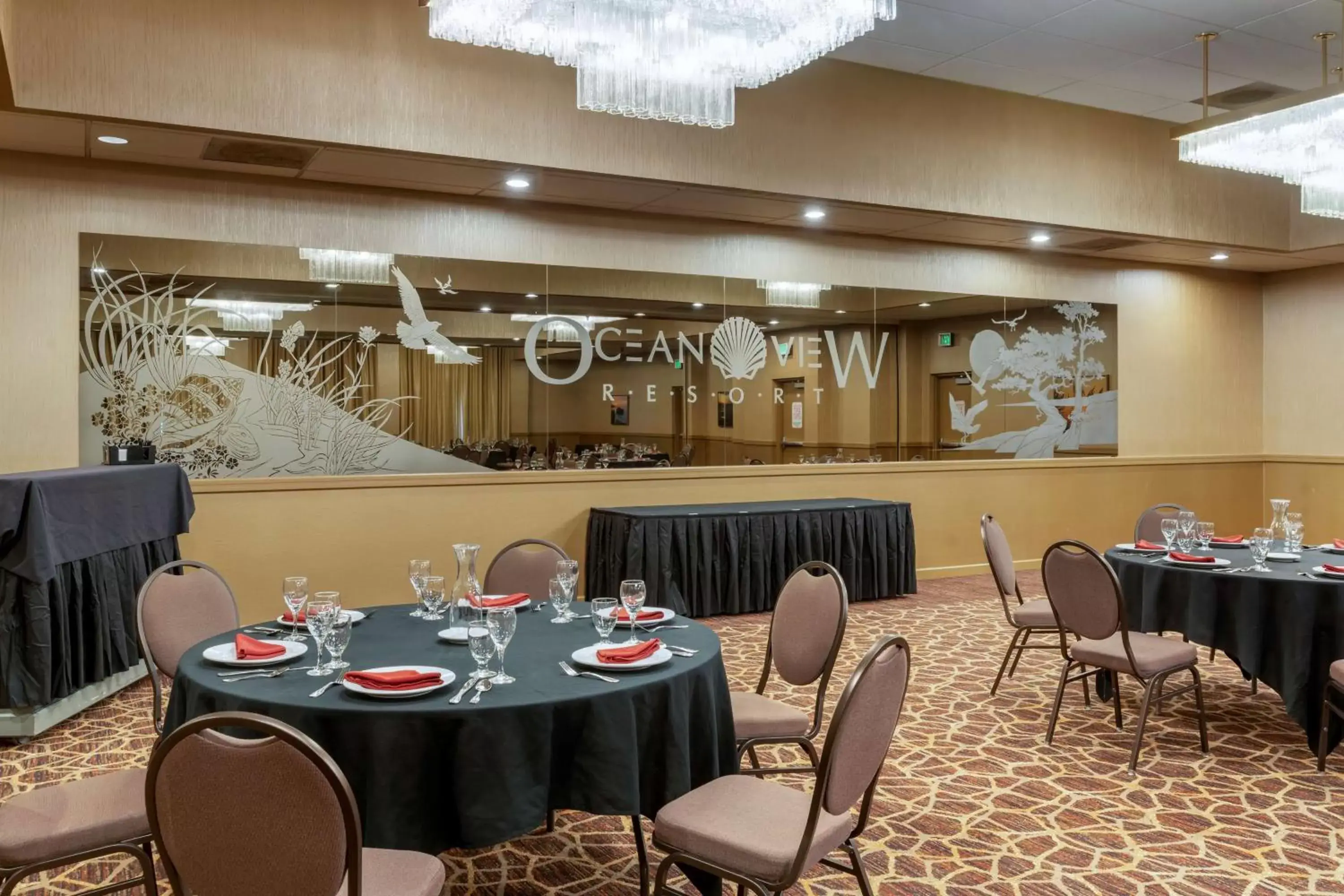 Meeting/conference room, Restaurant/Places to Eat in Best Western Plus Ocean View Resort