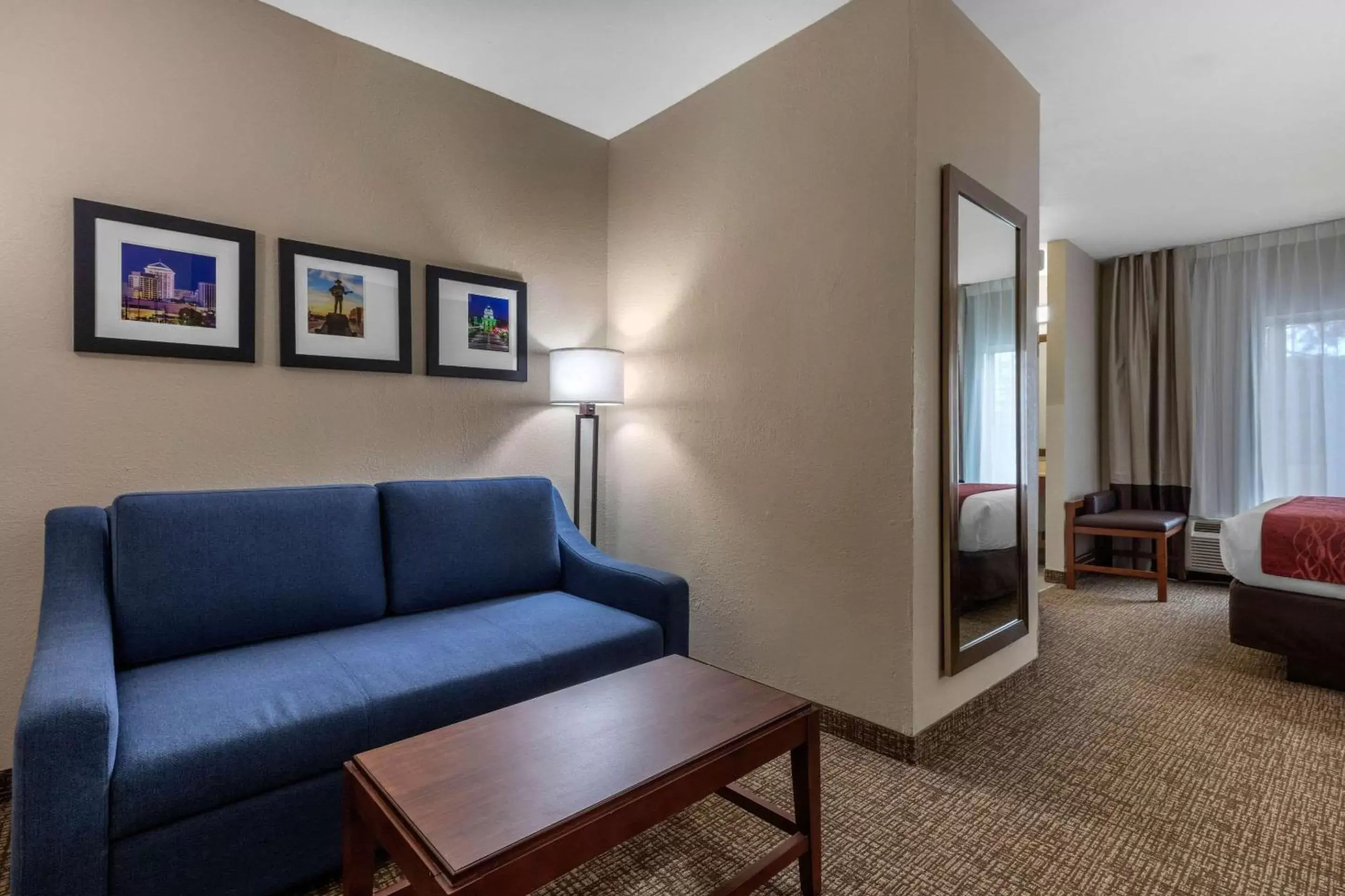 Photo of the whole room, Seating Area in Comfort Inn & Suites Montgomery East Carmichael Rd