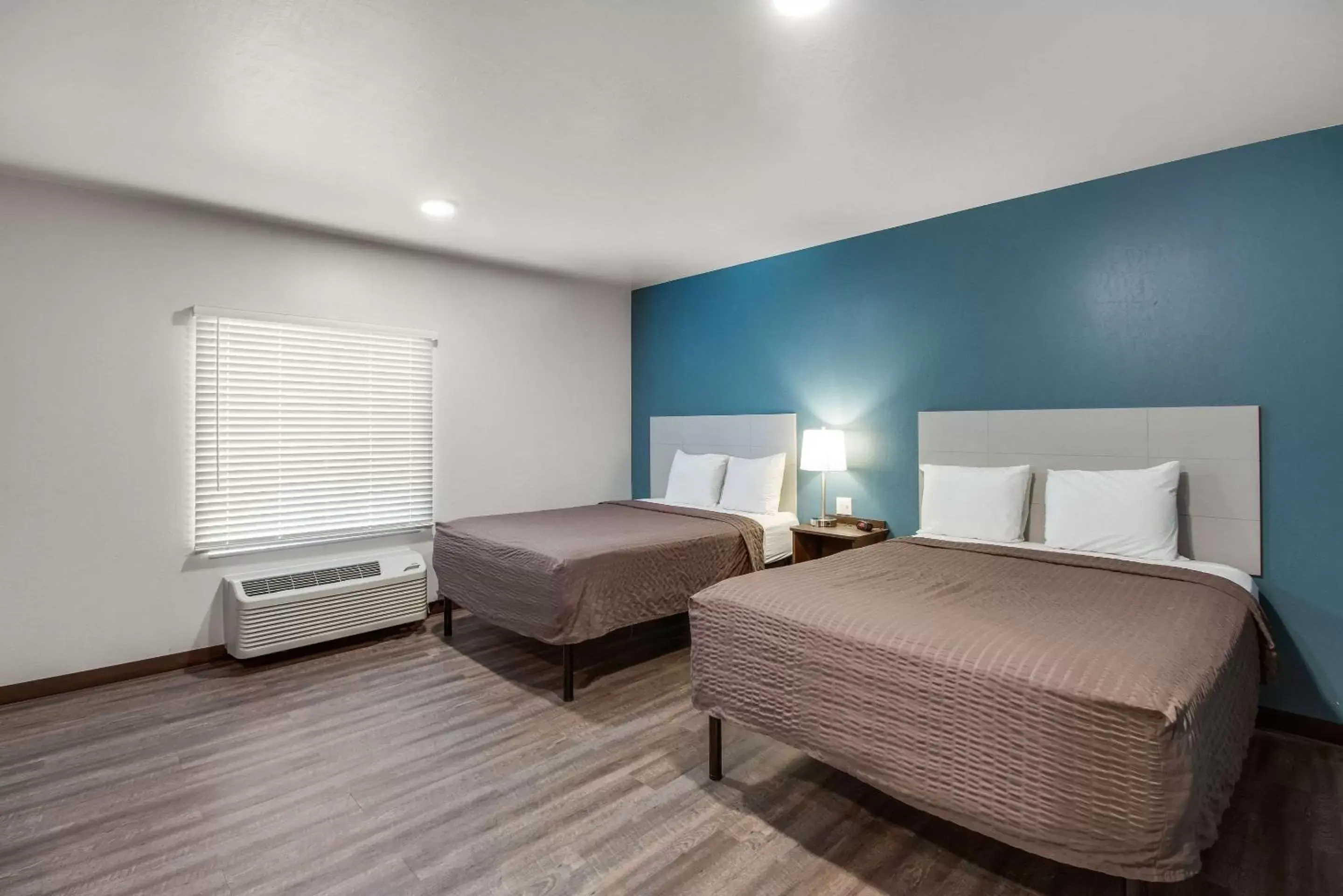 Photo of the whole room, Bed in WoodSpring Suites Bakersfield Airport