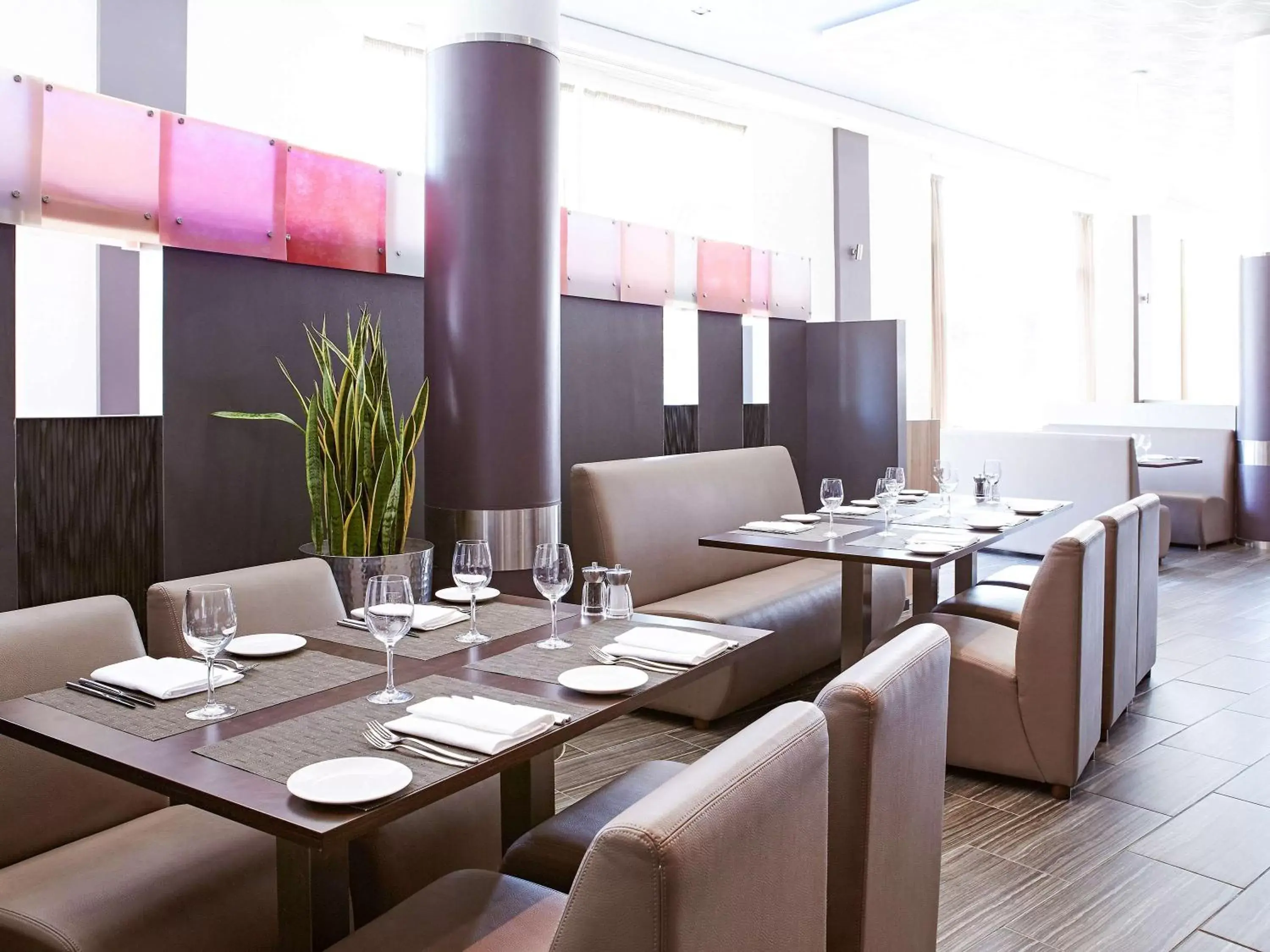 Restaurant/Places to Eat in Novotel London Greenwich