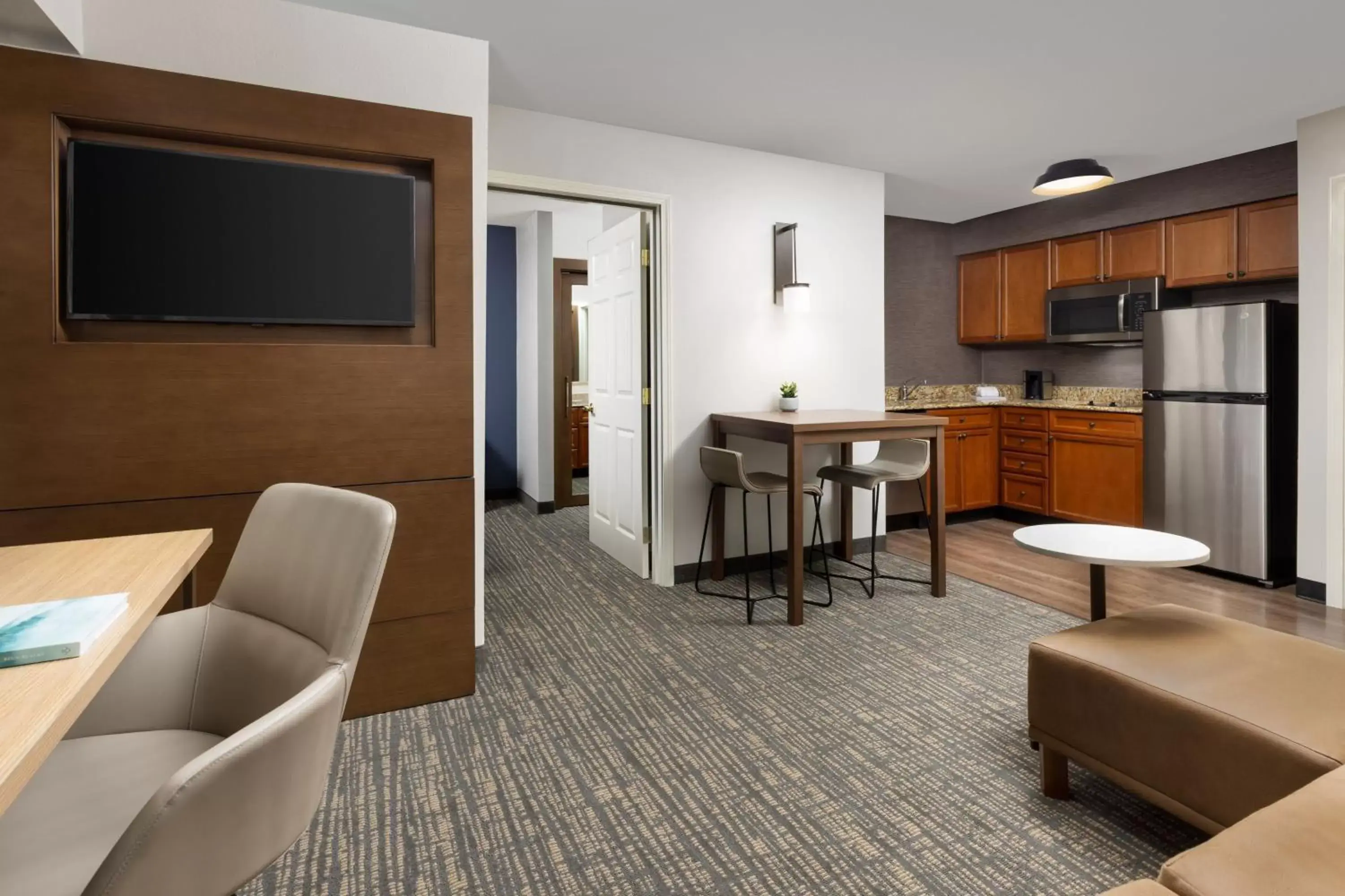 Bedroom, TV/Entertainment Center in Residence Inn Potomac Mills Woodbridge