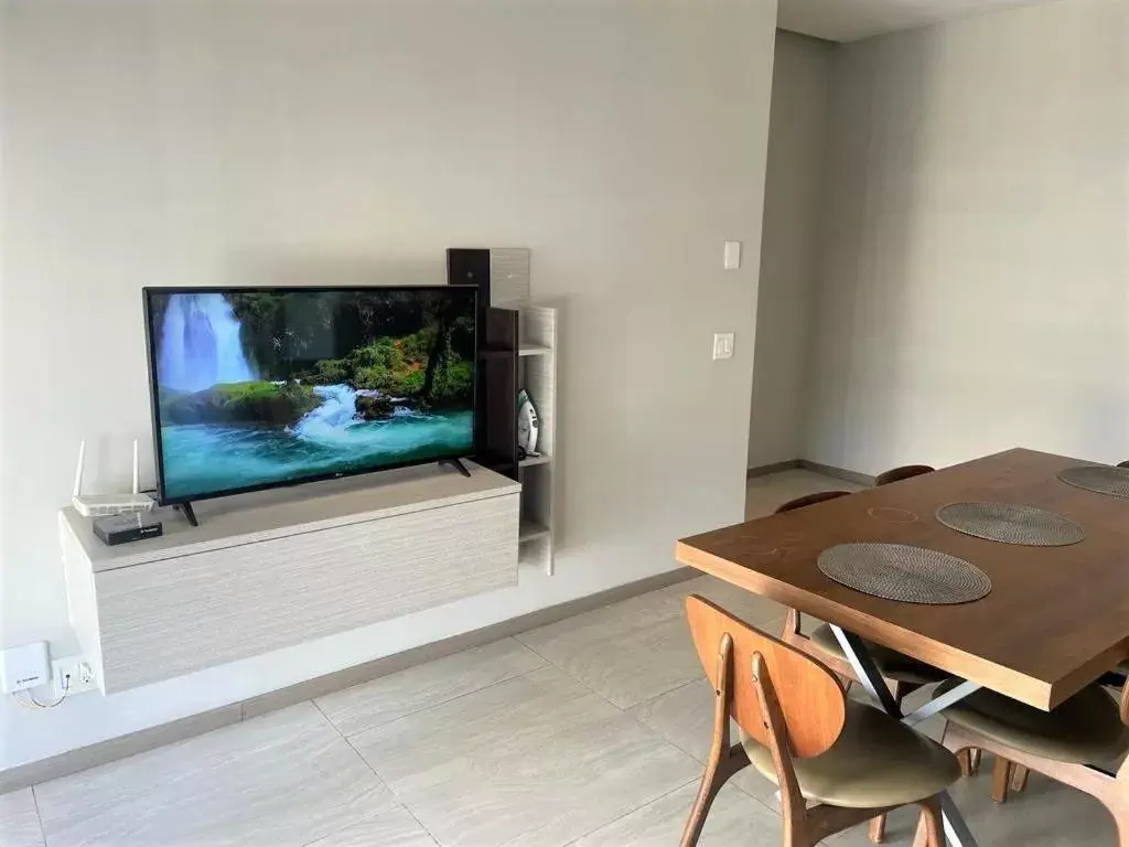 Communal lounge/ TV room, TV/Entertainment Center in Park Life Guadalajara