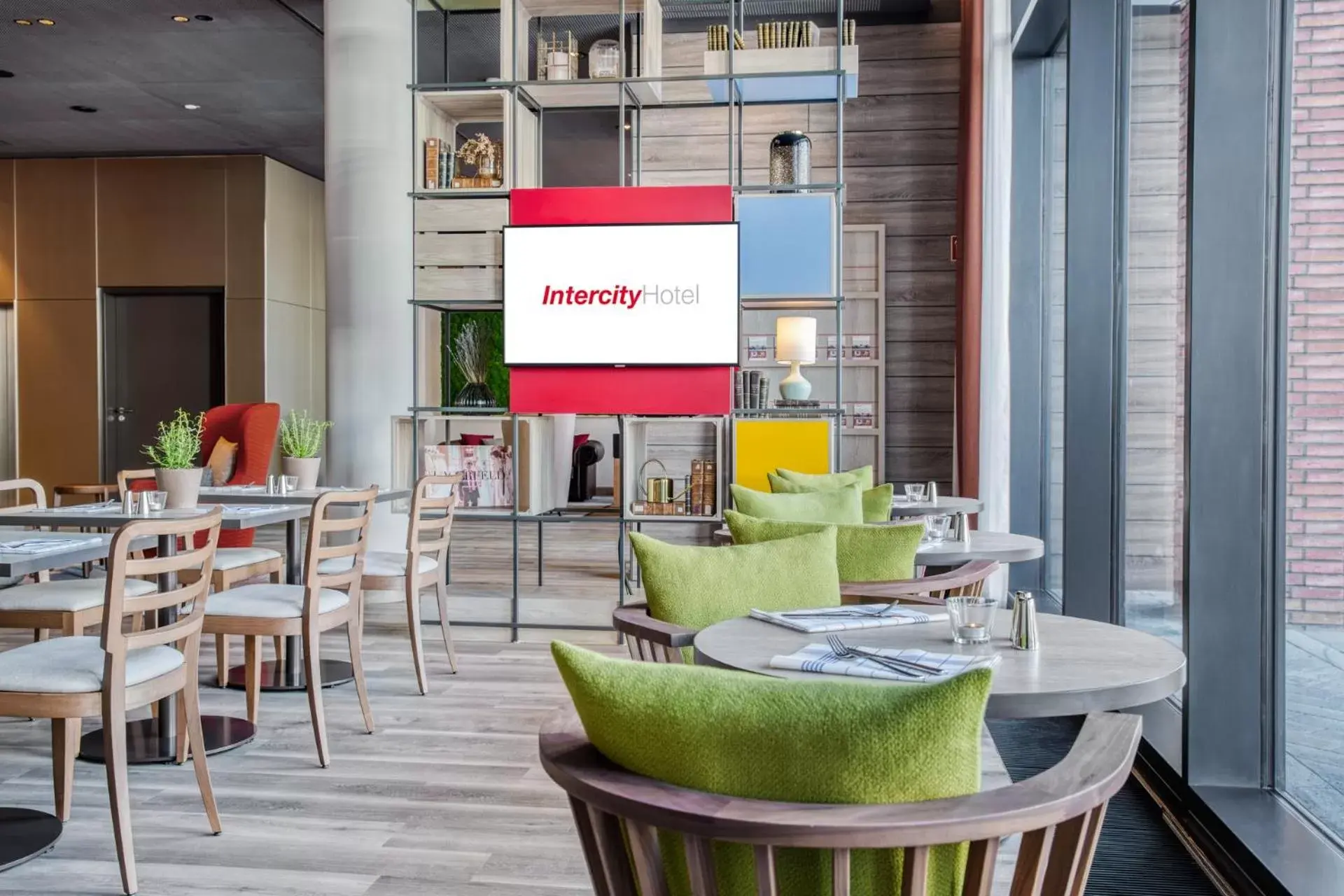 Restaurant/Places to Eat in IntercityHotel Hamburg-Barmbek