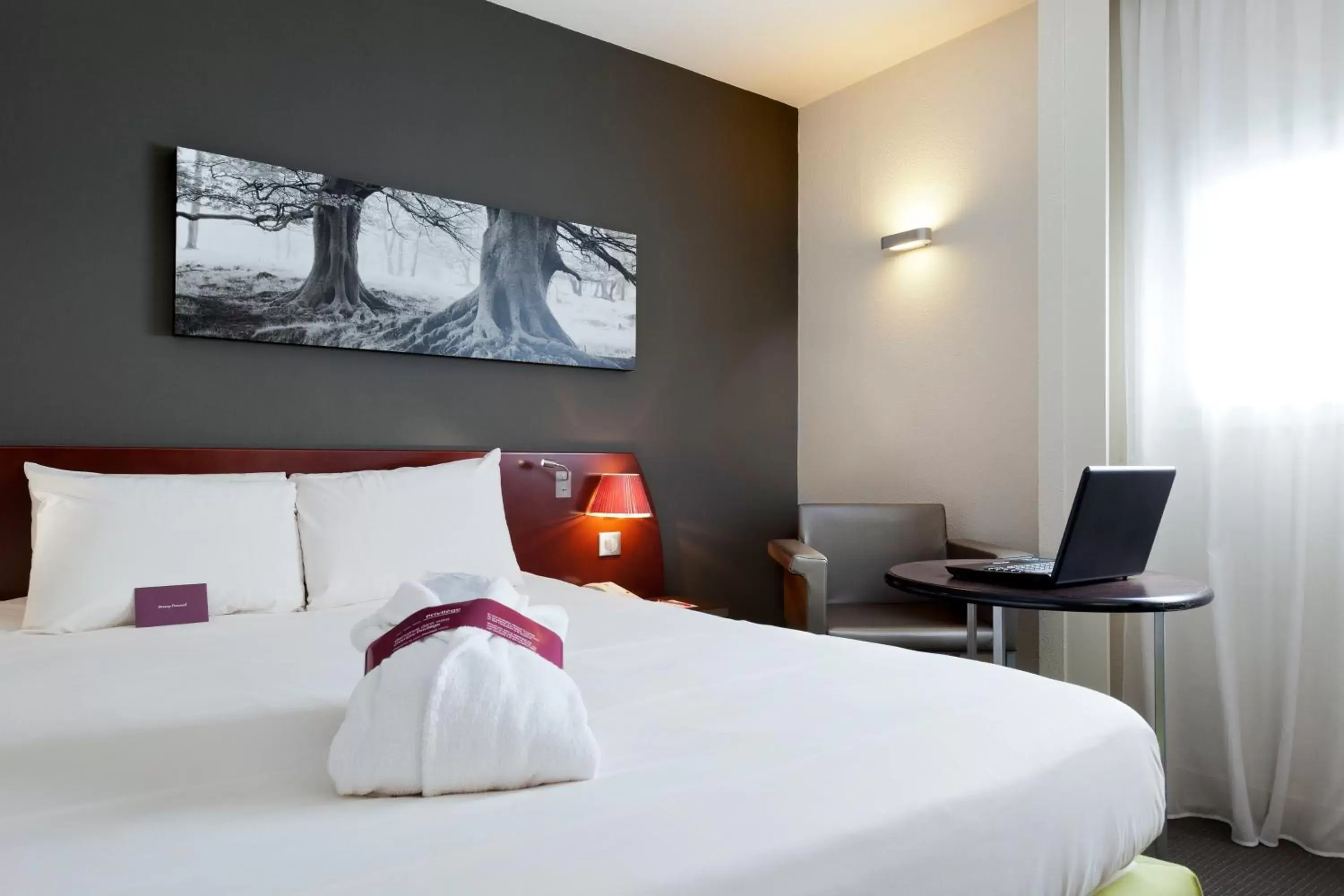 Photo of the whole room, Bed in Mercure Rennes Centre Gare