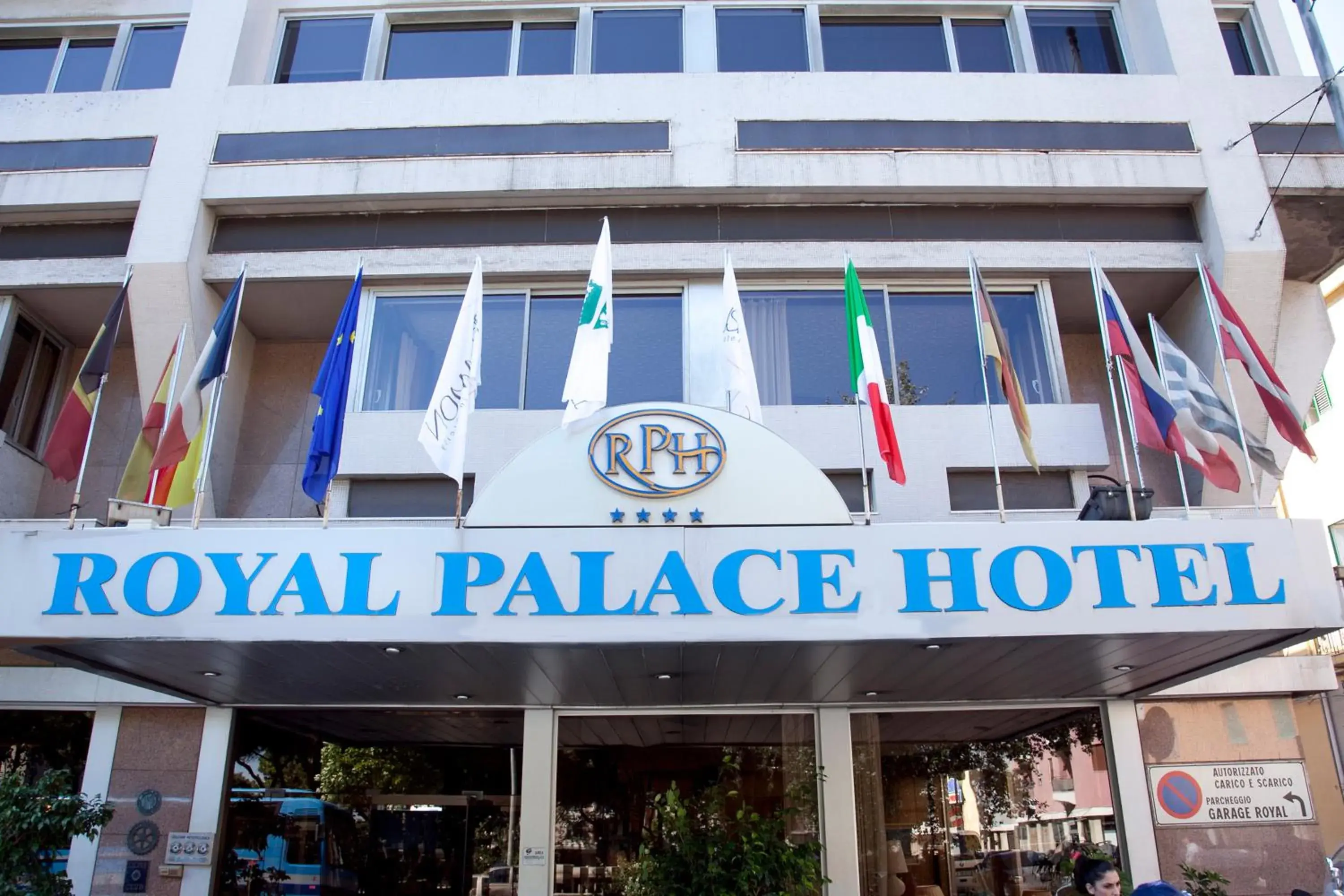 Facade/entrance, Property Building in Hotel Royal Palace