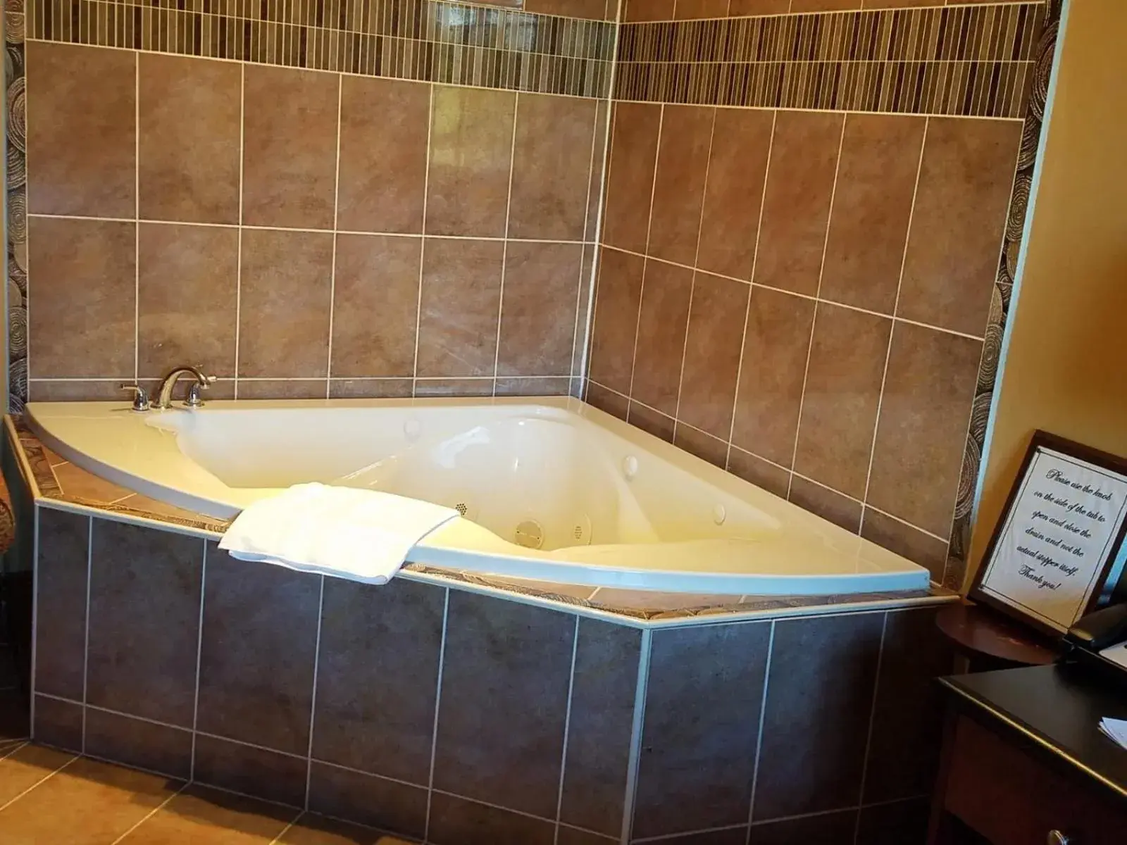 Hot Tub in Hotel Lincoln Inn