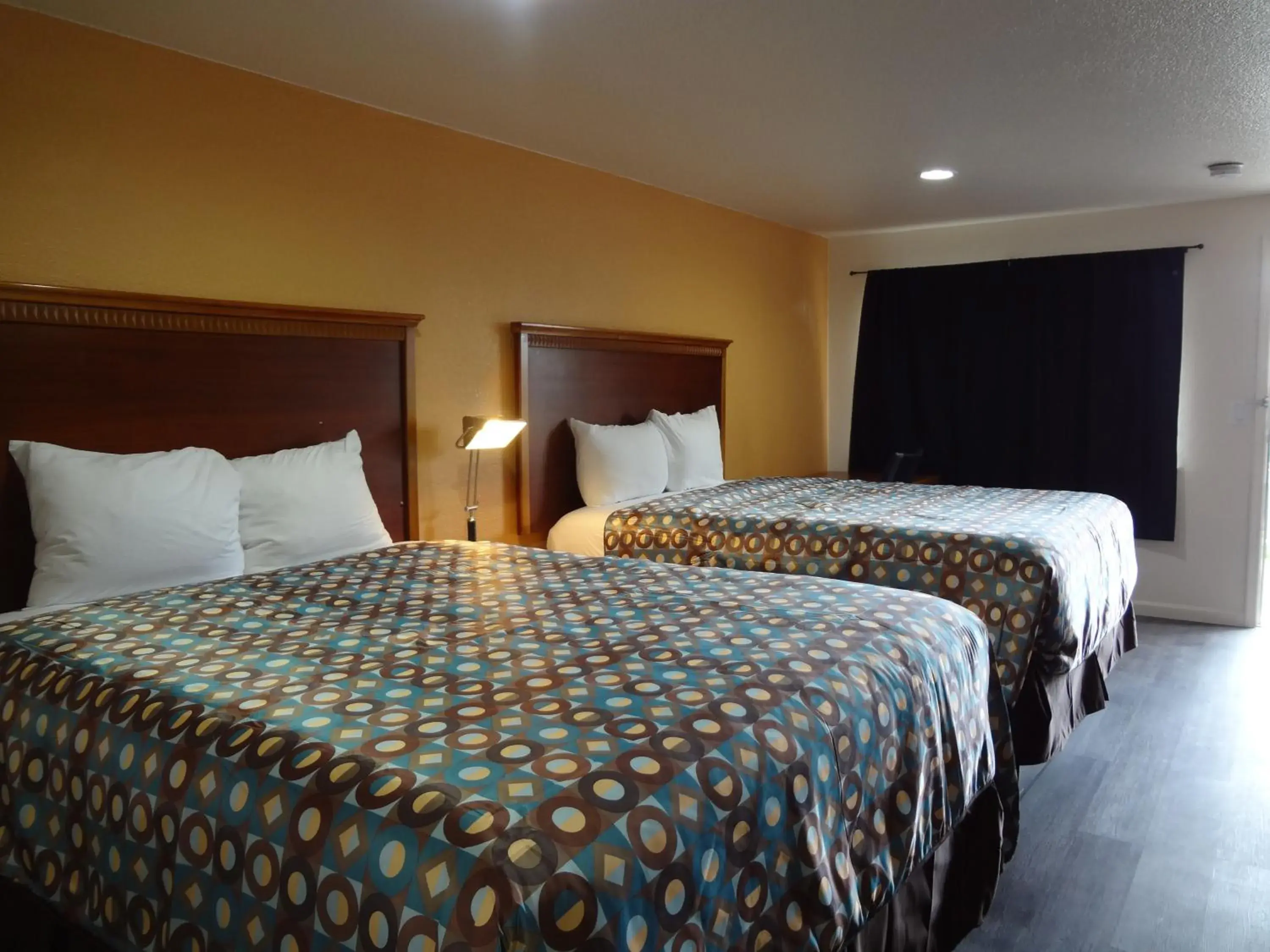 Bed in Peach City Inn - Marysville/Yuba City