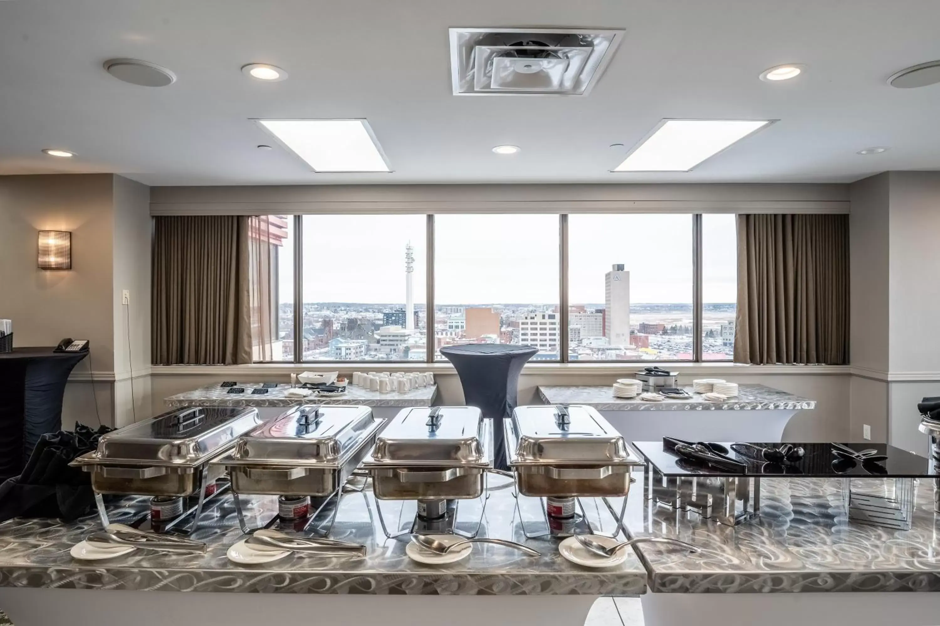 Meeting/conference room, Restaurant/Places to Eat in Crowne Plaza Hotel Moncton Downtown, an IHG Hotel