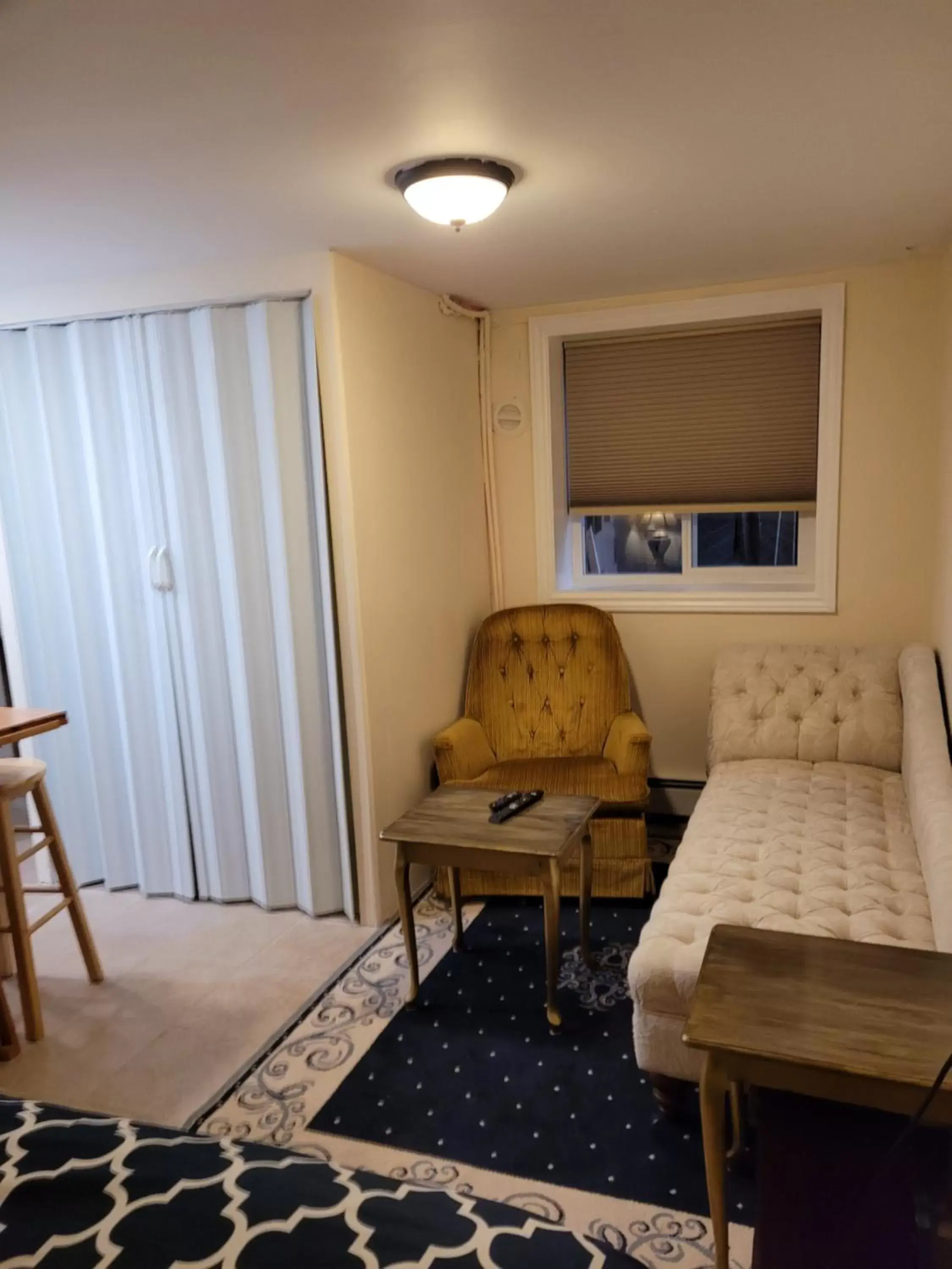 Seating Area in The Noble Waterfront Apartment Suites