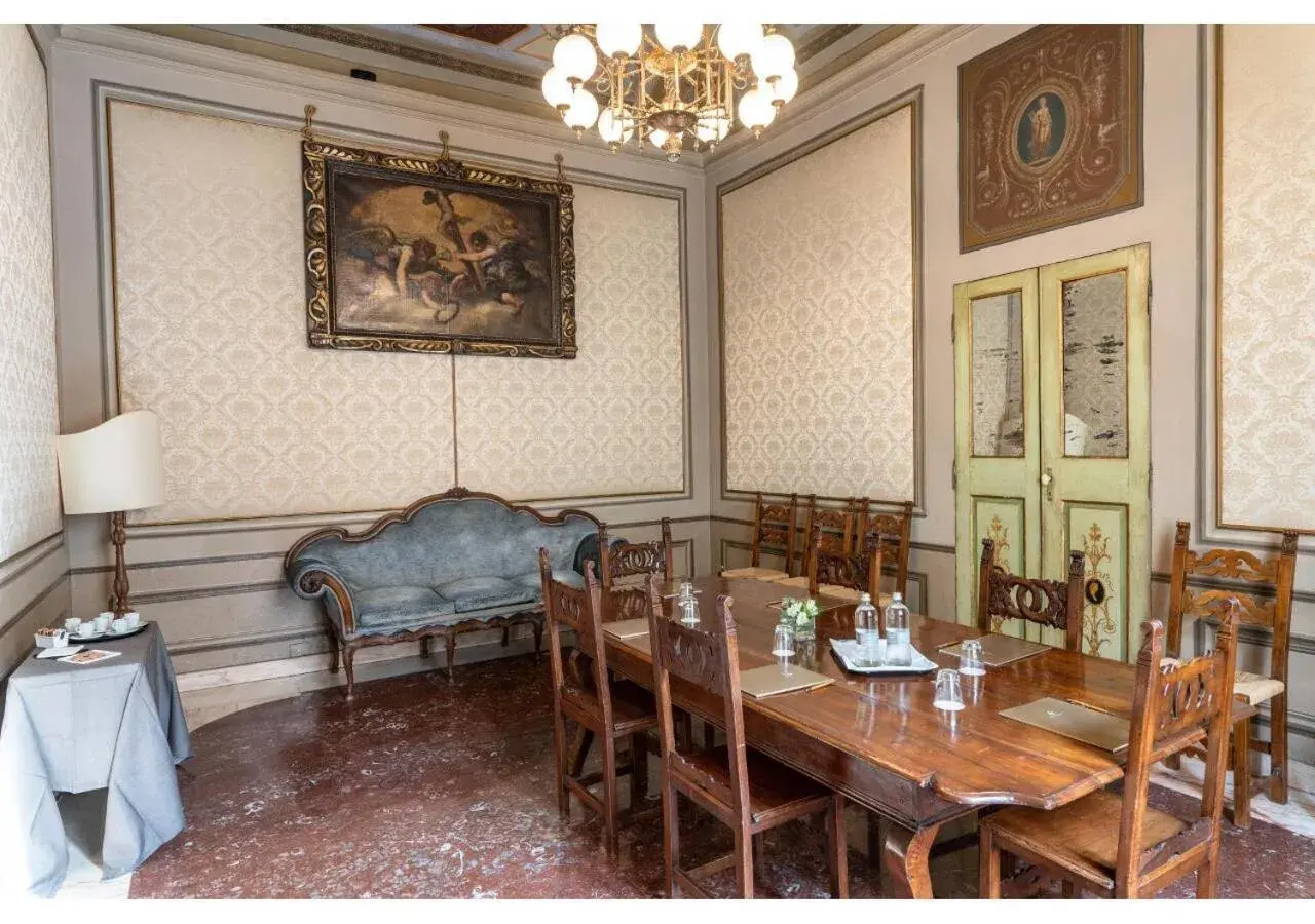 Meeting/conference room, Dining Area in PHI Hotel Canalgrande