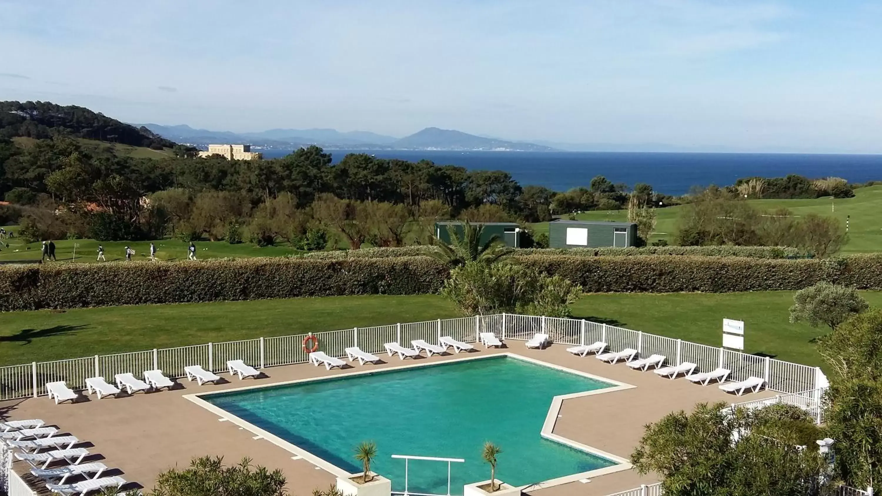 Garden, Swimming Pool in Résidence Mer & Golf Ilbarritz