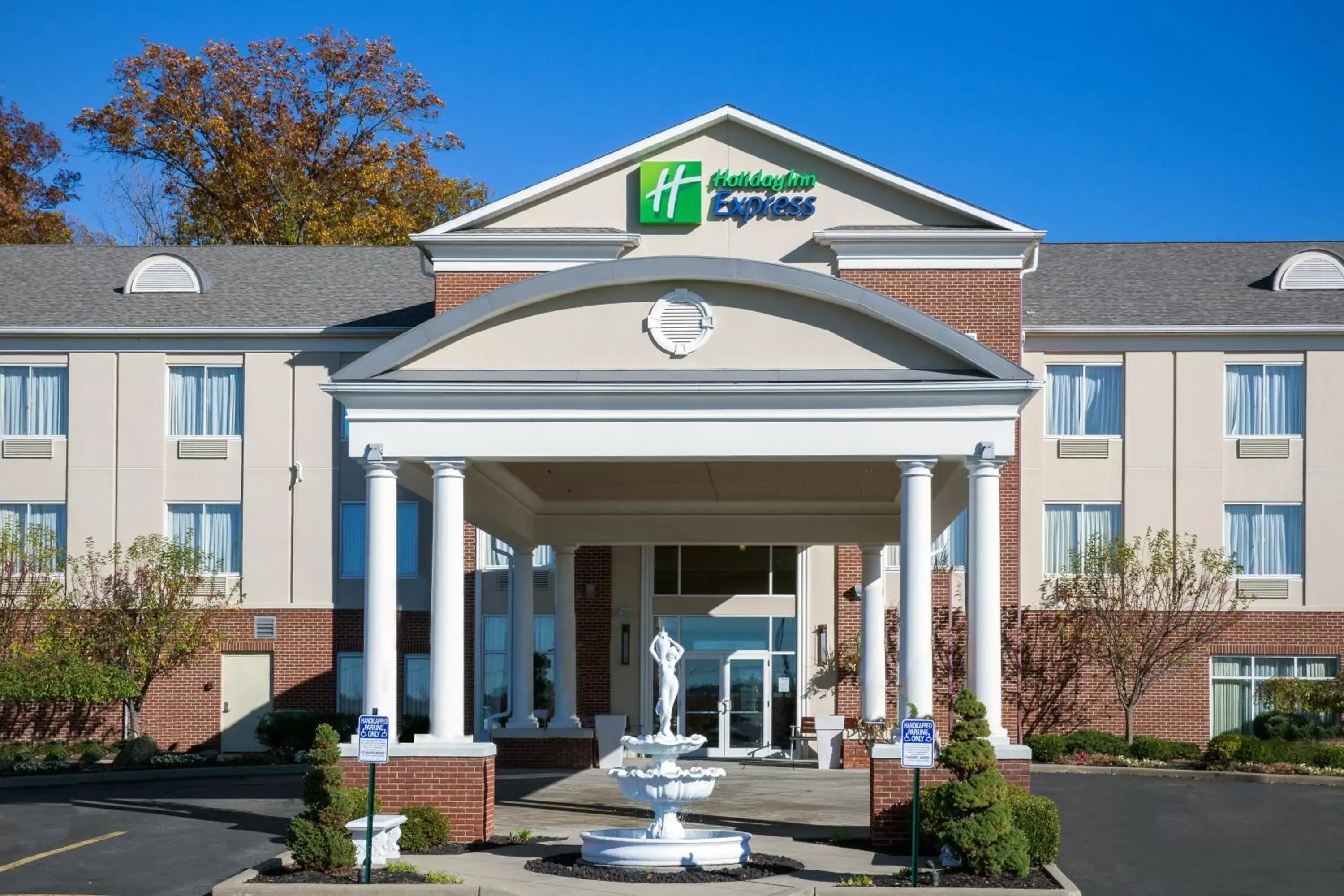 Property Building in Holiday Inn Express Hotel & Suites Youngstown North-Warren/Niles, an IHG Hotel