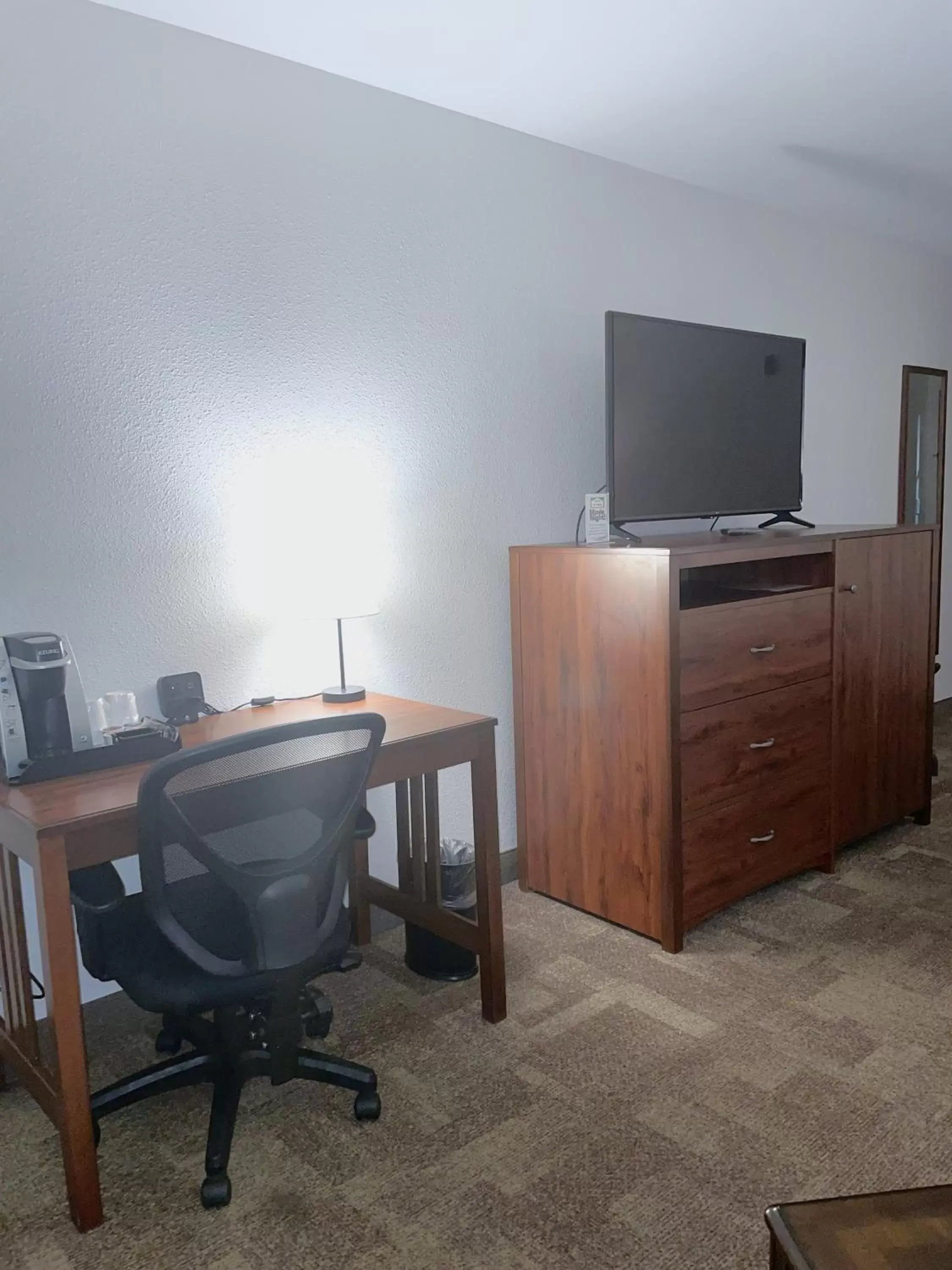 TV/Entertainment Center in Boothill Inn and Suites