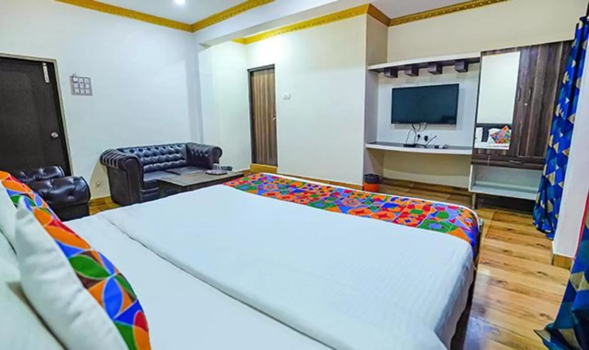 Communal lounge/ TV room, Bed in Fab Express Lloyd's Inn - Near Kodambakkam Railway Station Communal lounge/ TV room, Bed in Fab Express Lloyd's Inn - Near Kodambakkam Railway Station