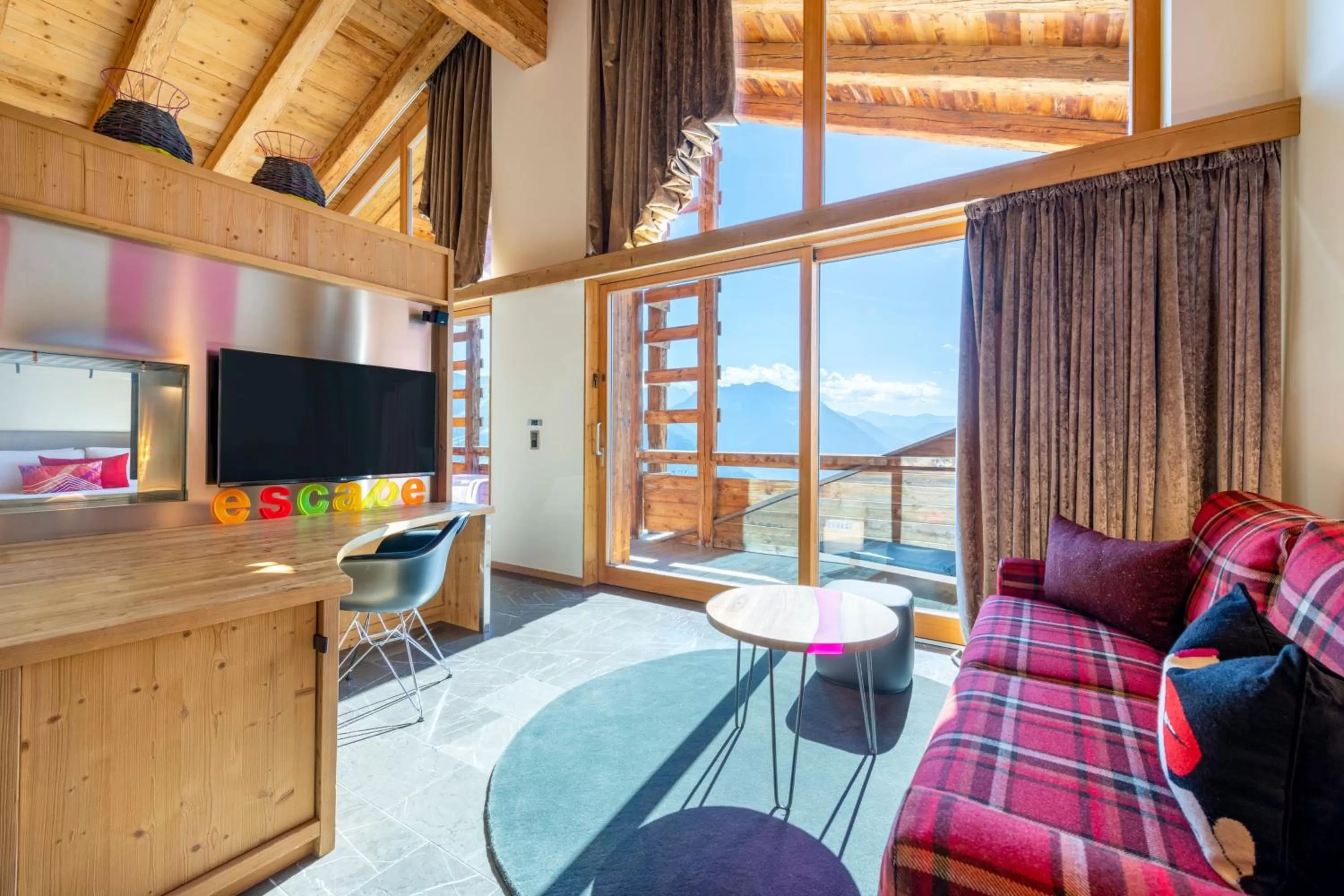 Photo of the whole room in W Verbier