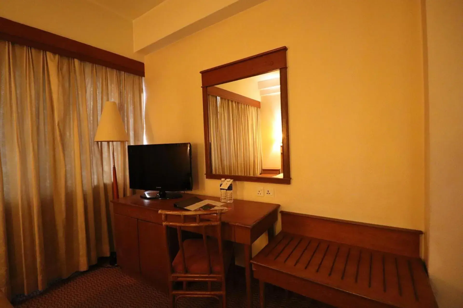 Bedroom, TV/Entertainment Center in Hotel Grand Continental Kuala Lumpur