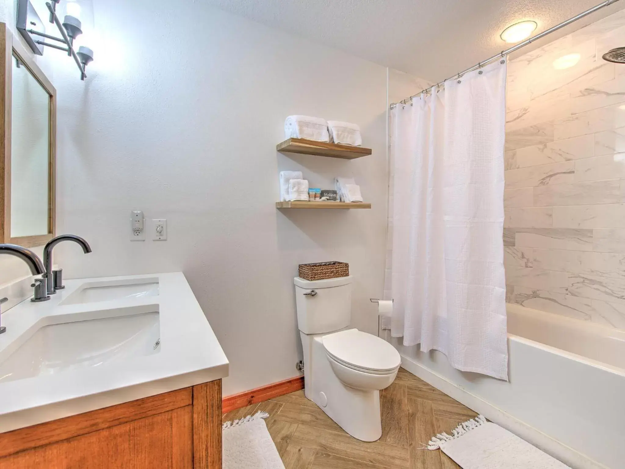 Shower, Bathroom in Riverbend Retreat - Fla.