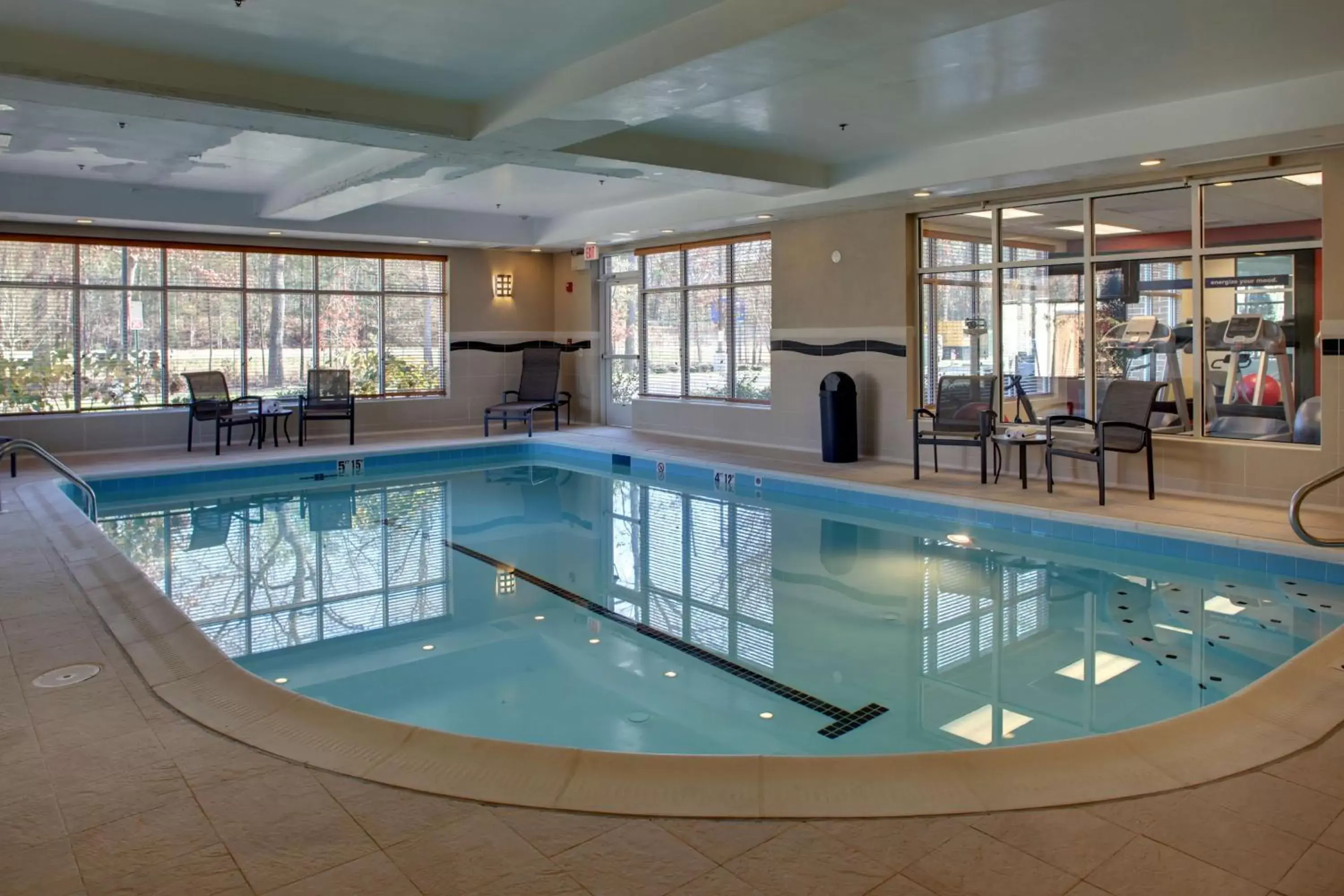 Pool view, Swimming Pool in Hampton Inn Richmond - Airport