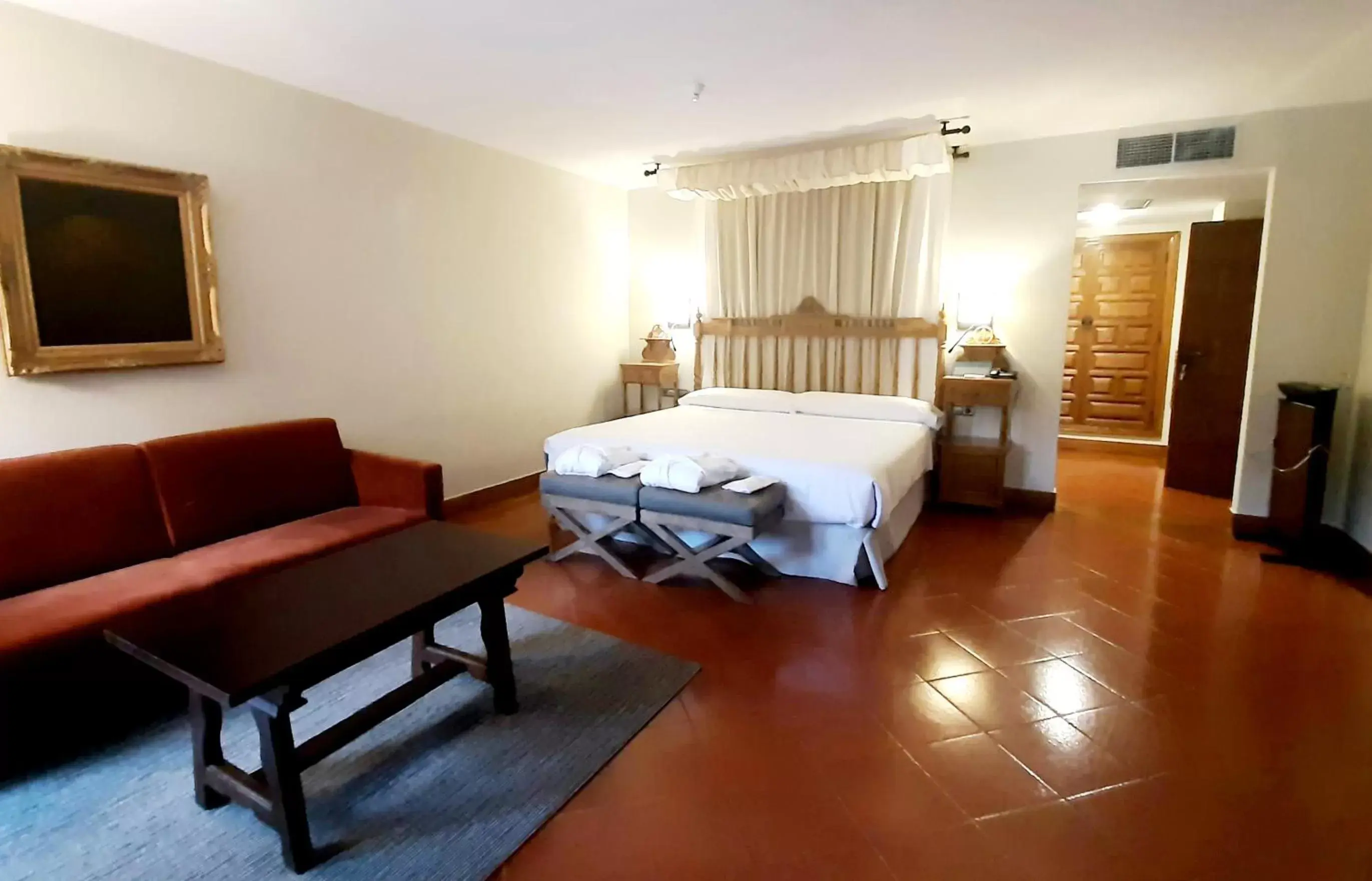 Photo of the whole room, Bed in Parador de Santo Domingo de la Calzada