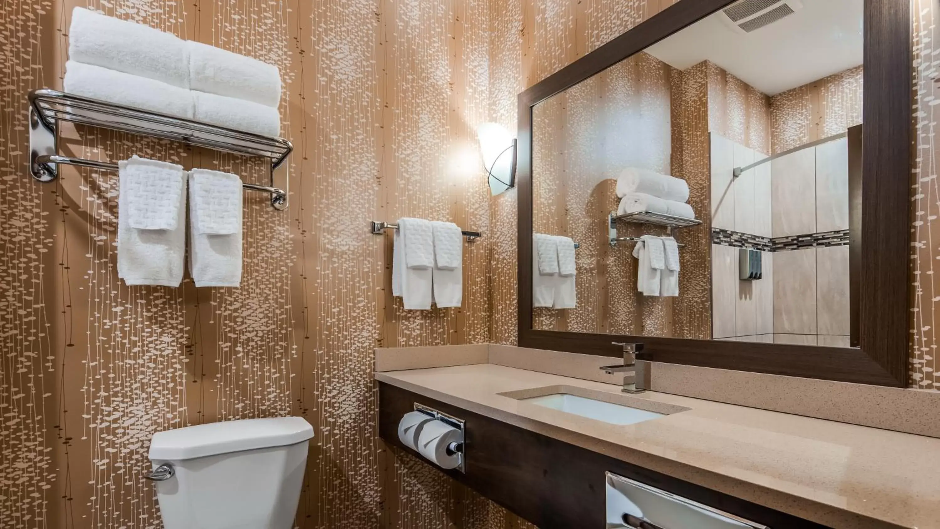 Toilet, Bathroom in Best Western Plus Kindersley Hotel