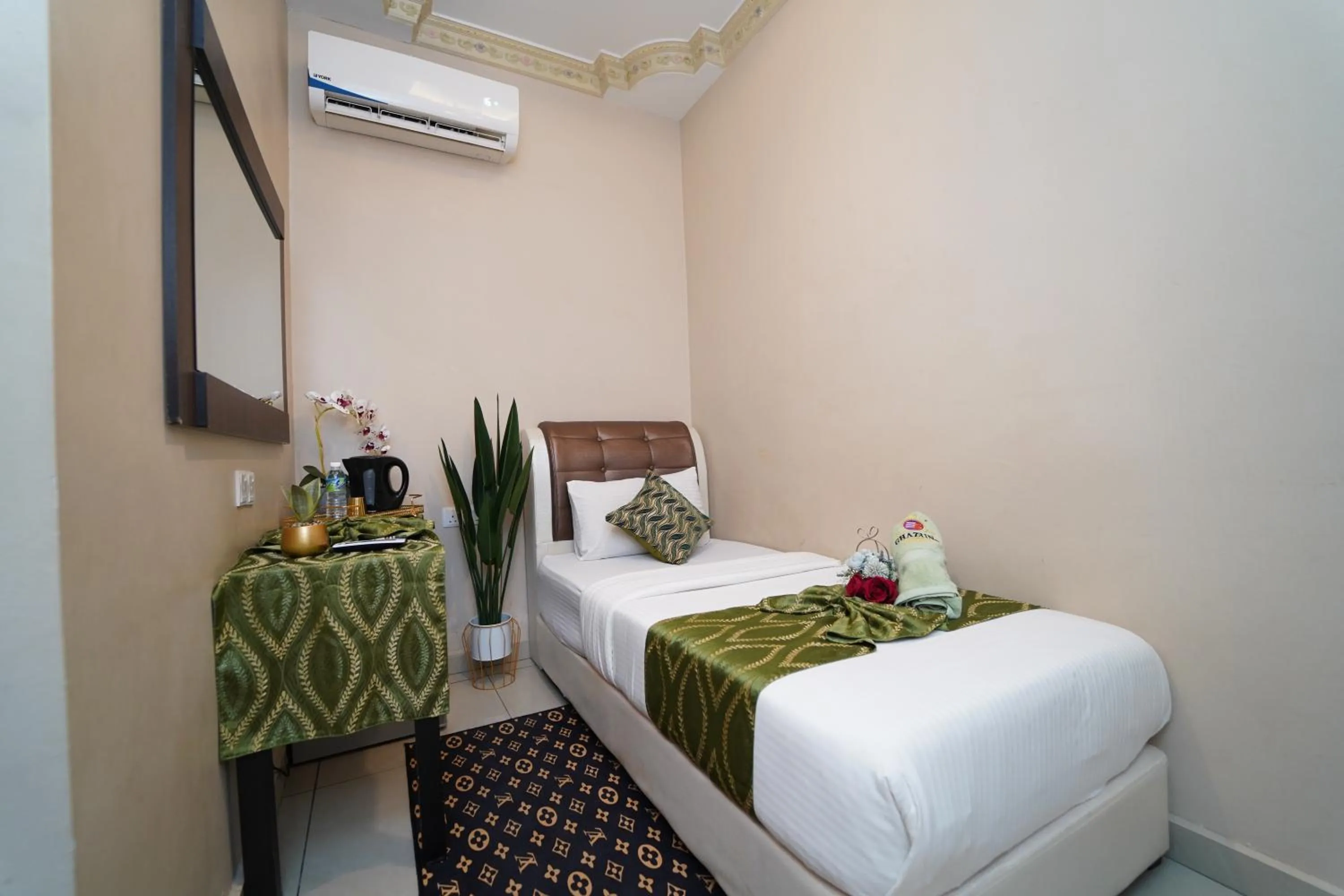 Bed in Ghazrin's Classic Hotel JB