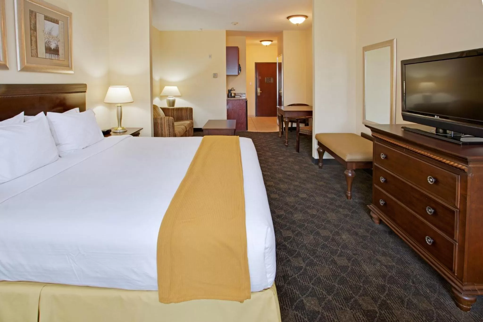 Photo of the whole room, Bed in Holiday Inn Express Pearland by IHG
