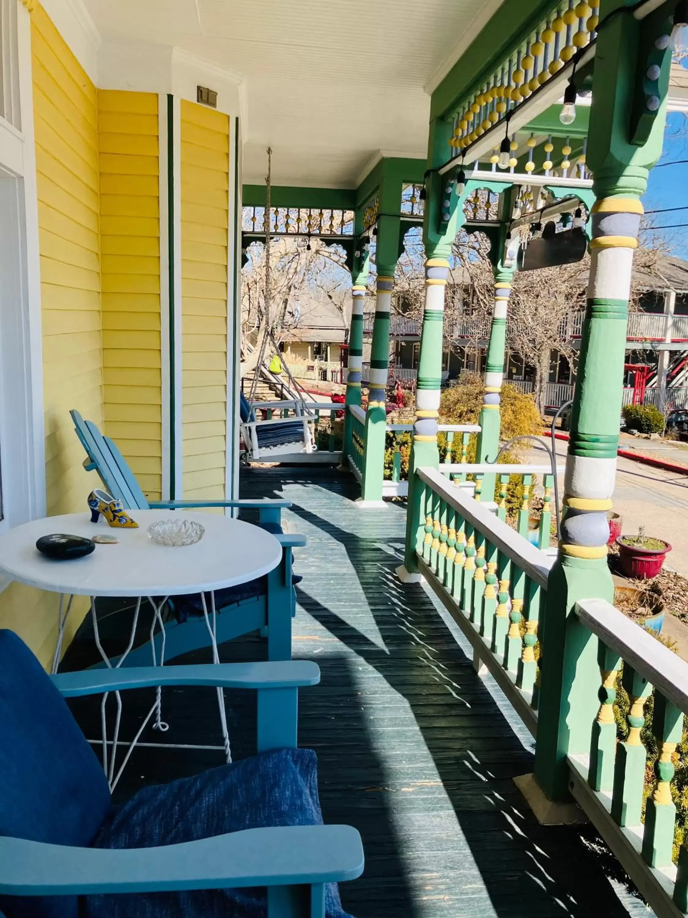 Patio in All Seasons Inn Patio in All Seasons Inn