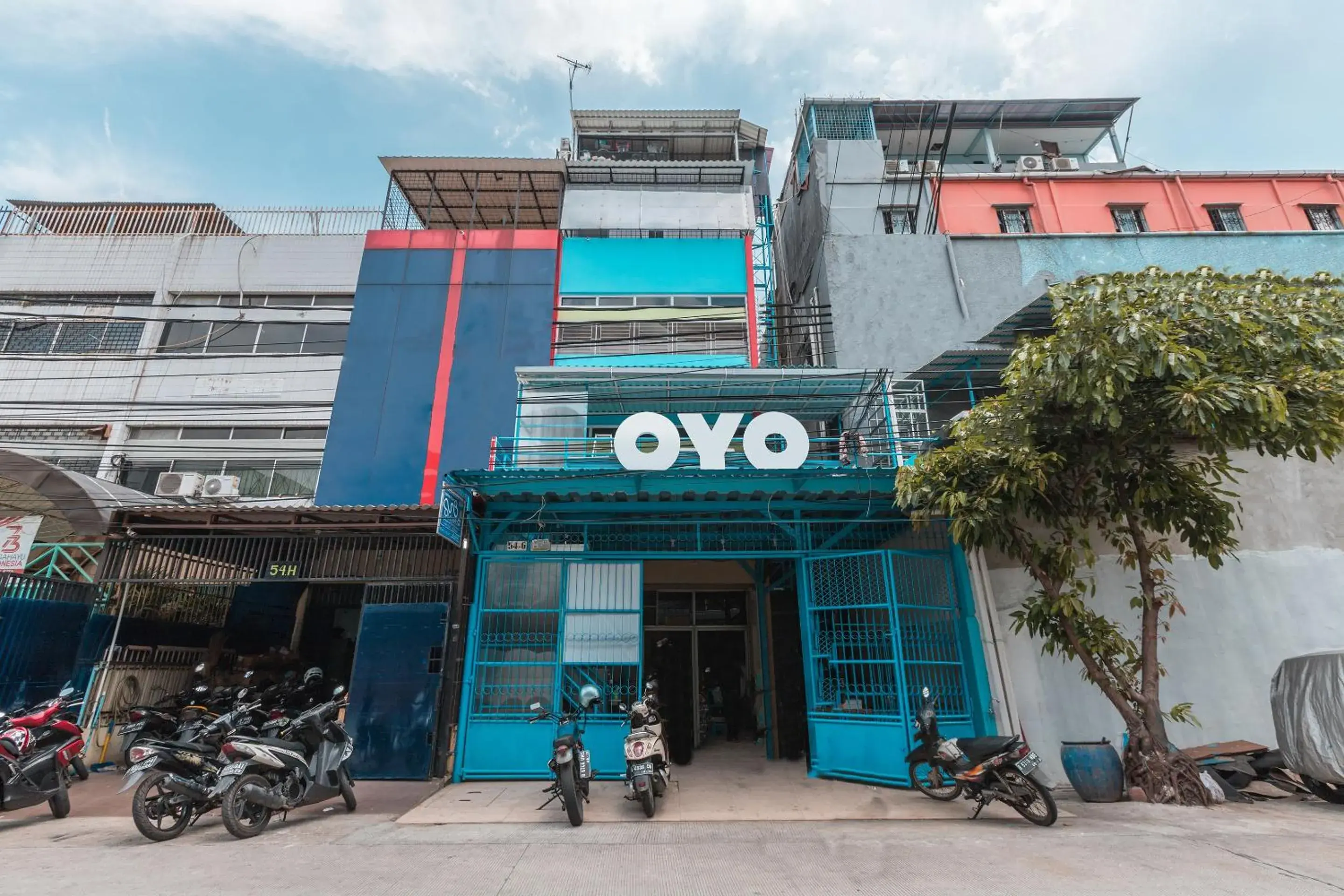 Facade/entrance, Property Building in OYO 478 Balcon Biru