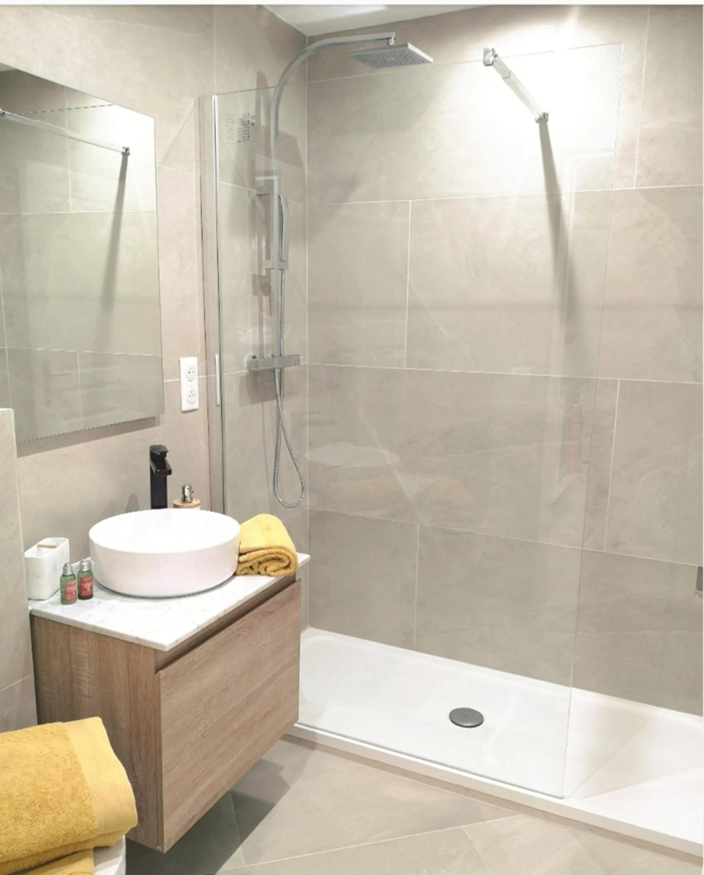 Shower in Meyerbeer Beach