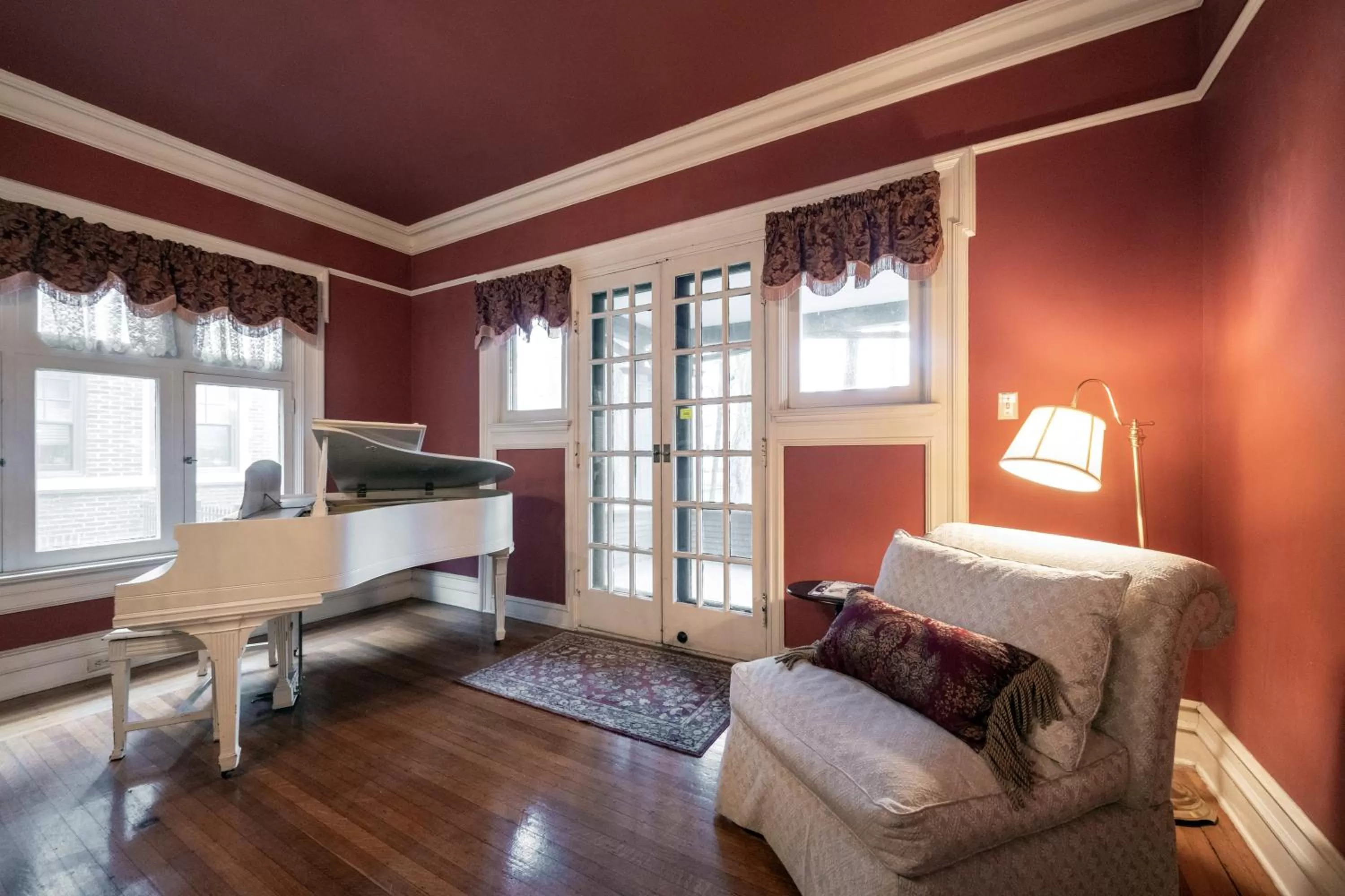 Living room in Stone Soup Inn